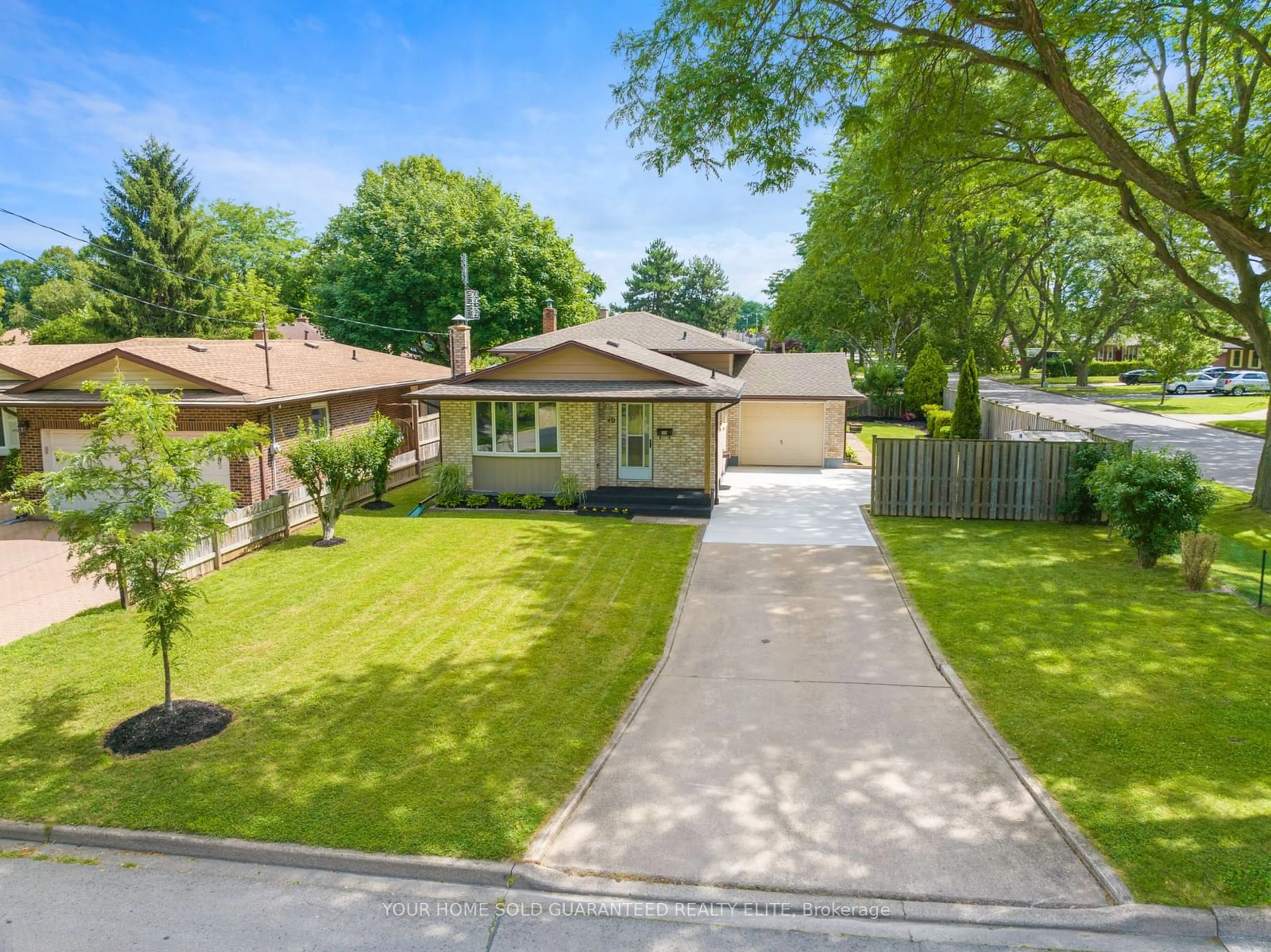 Frontside or backside of a home for 30 Crescentwood Dr, St. Catharines Ontario L2N 4L1