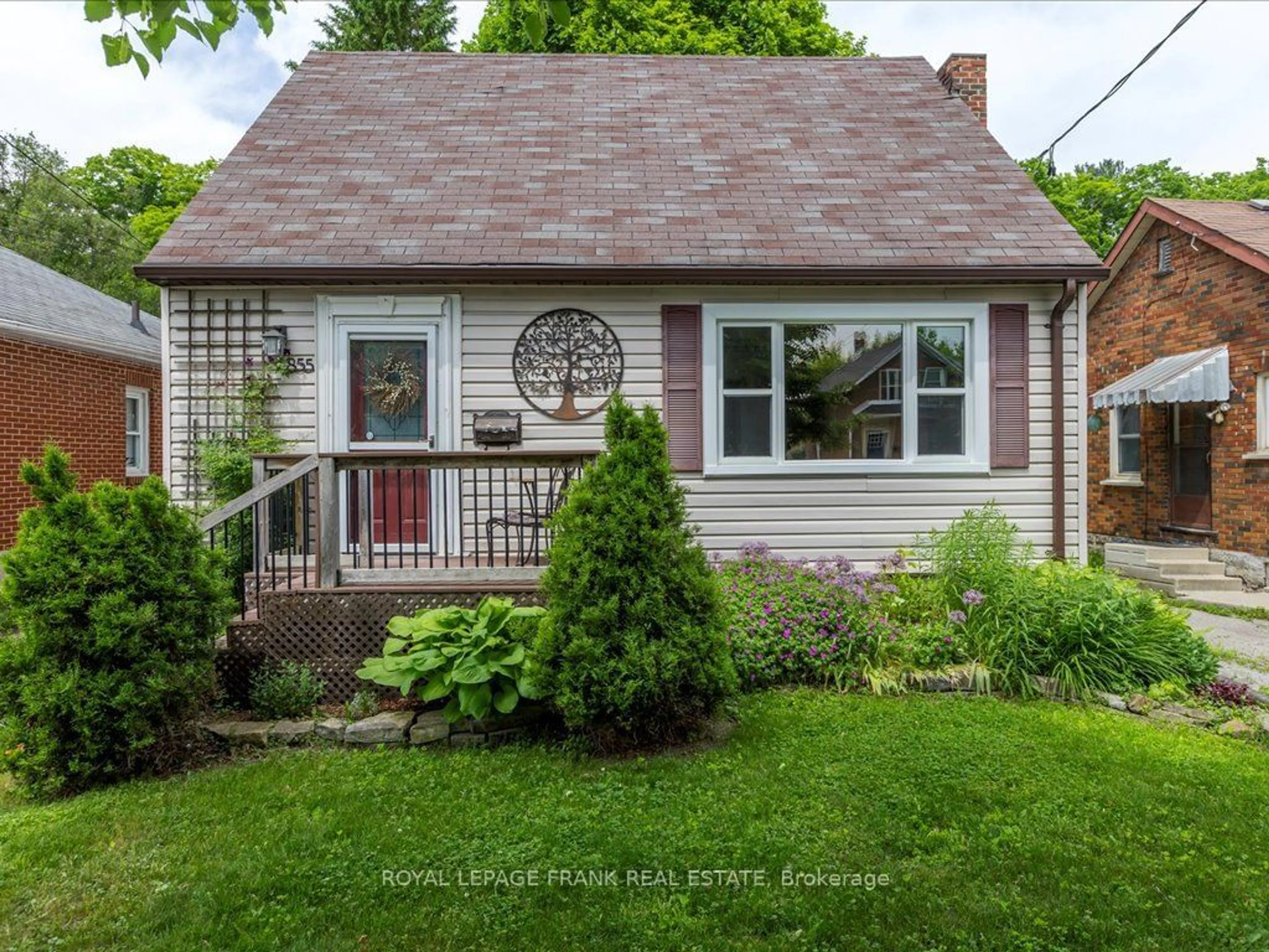 Frontside or backside of a home for 855 George St, Peterborough Ontario K9H 3T6