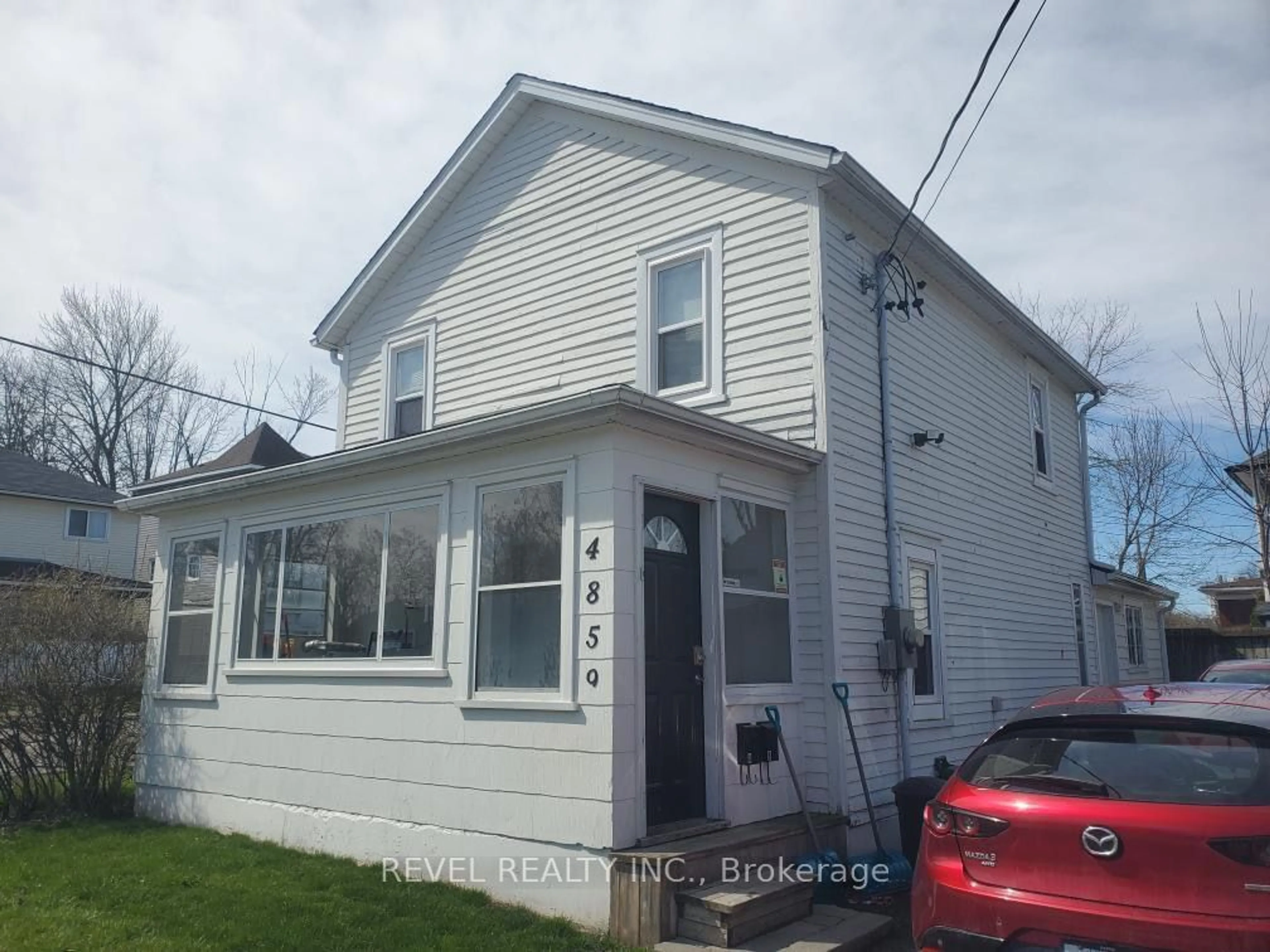 Frontside or backside of a home for 4859 ONTARIO Ave, Niagara Falls Ontario L2E 3R4
