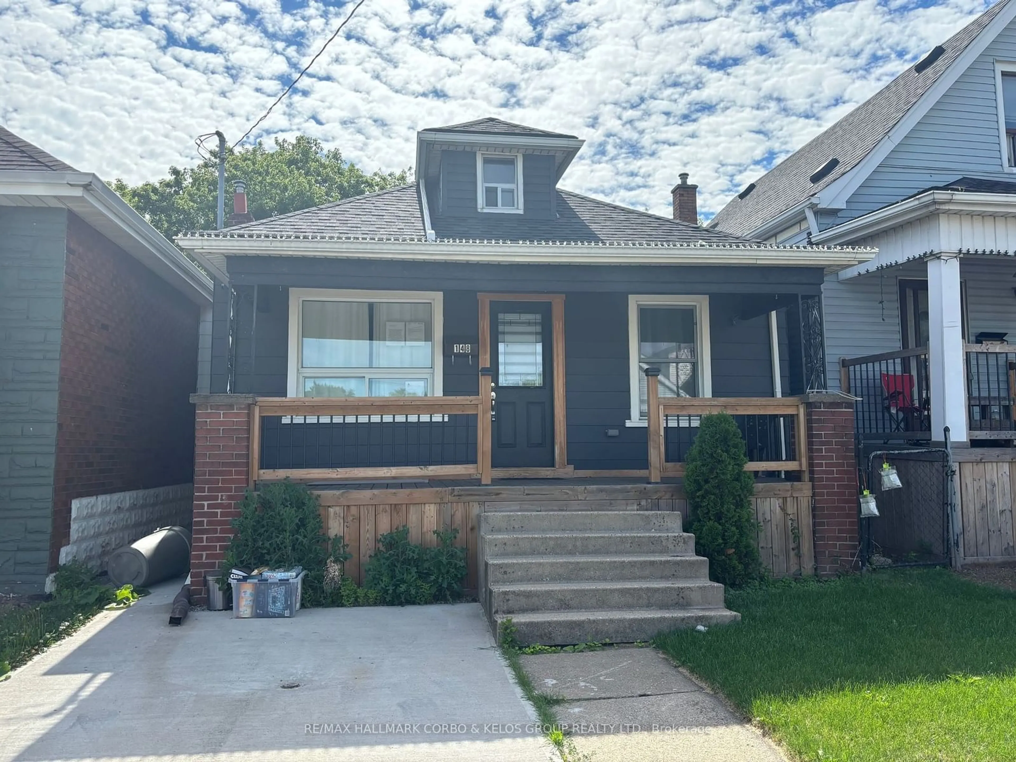 Frontside or backside of a home for 148 Crosthwaite Ave, Hamilton Ontario L8H 4V5