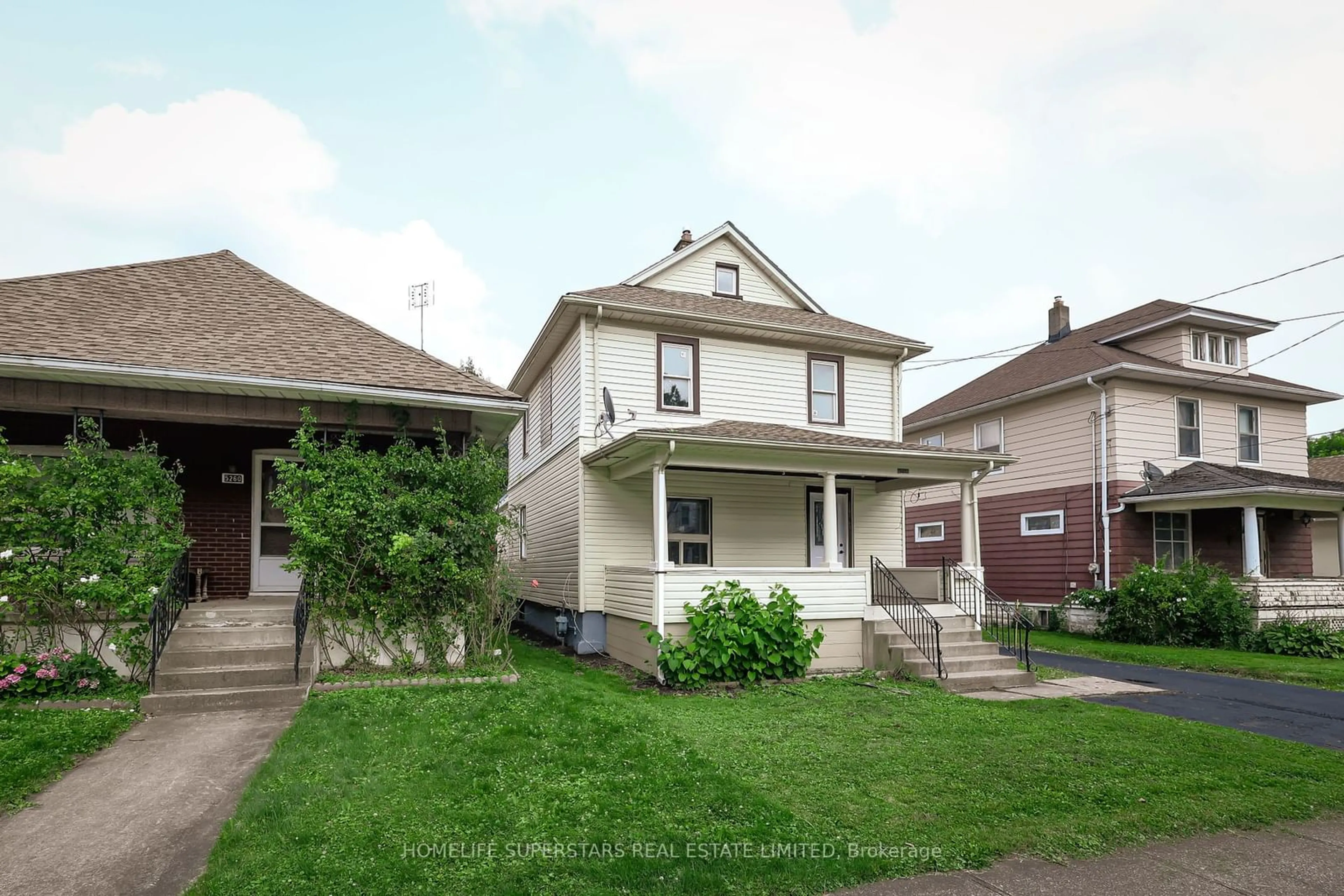 Frontside or backside of a home for 5266 Stuart Ave, Niagara Falls Ontario L2E 4M8