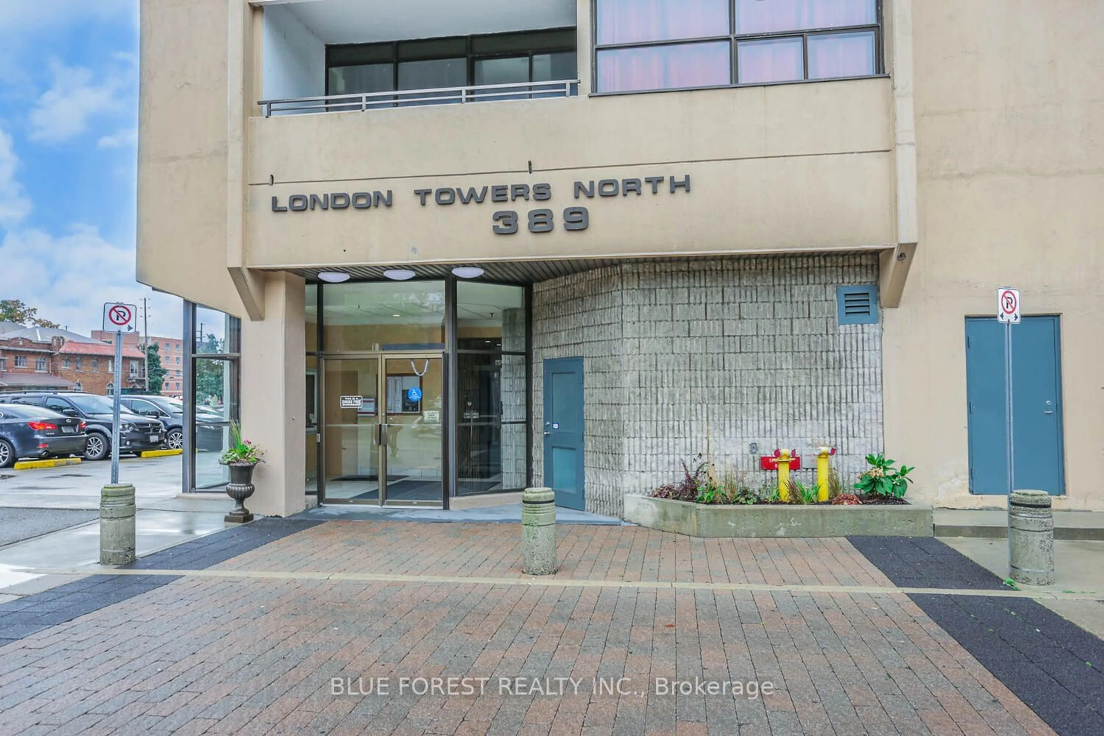 Indoor foyer for 389 Dundas St #1801, London Ontario N6B 3L5