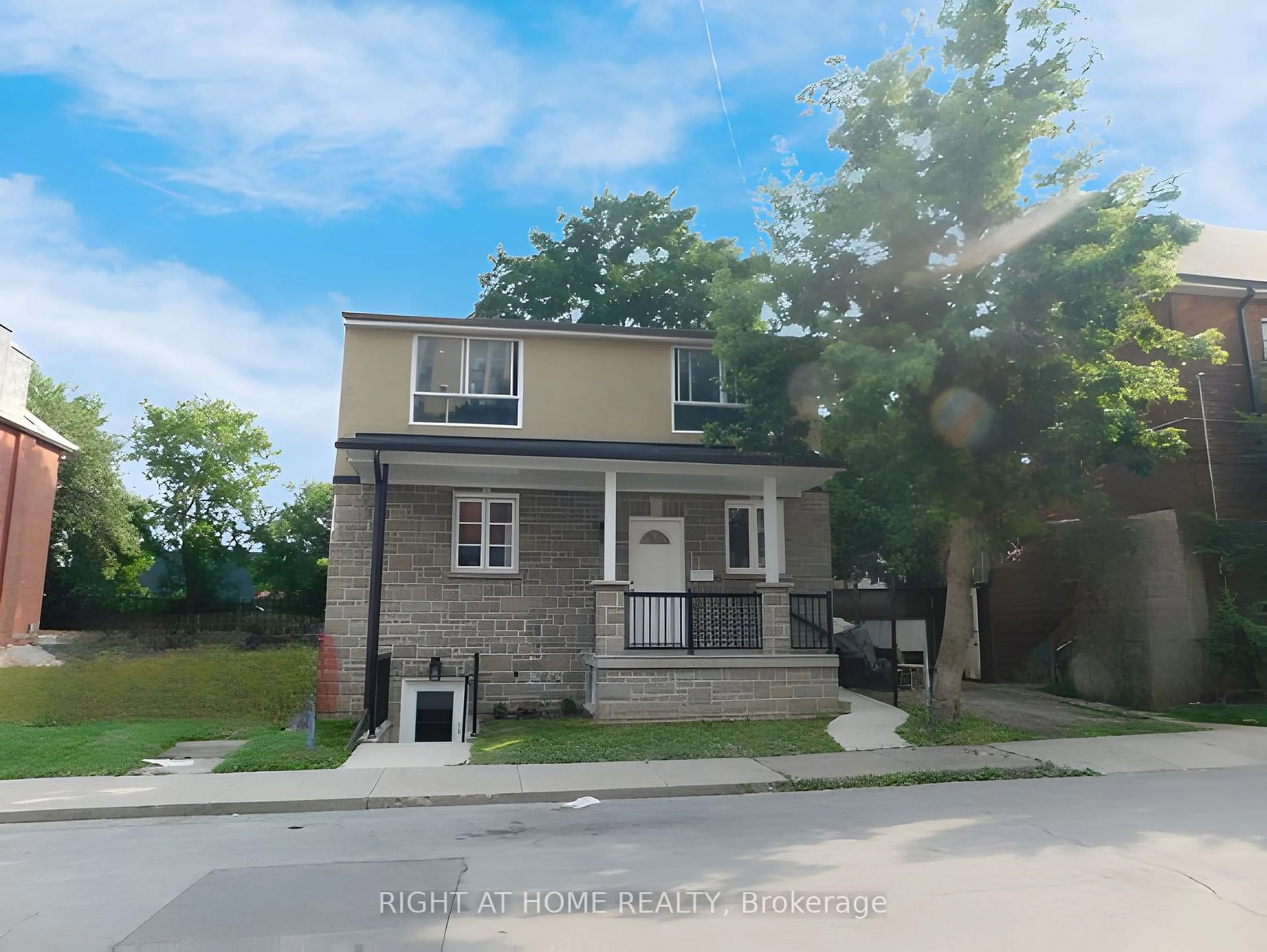 Frontside or backside of a home for 8 Harvey St, Hamilton Ontario L8L 2L8