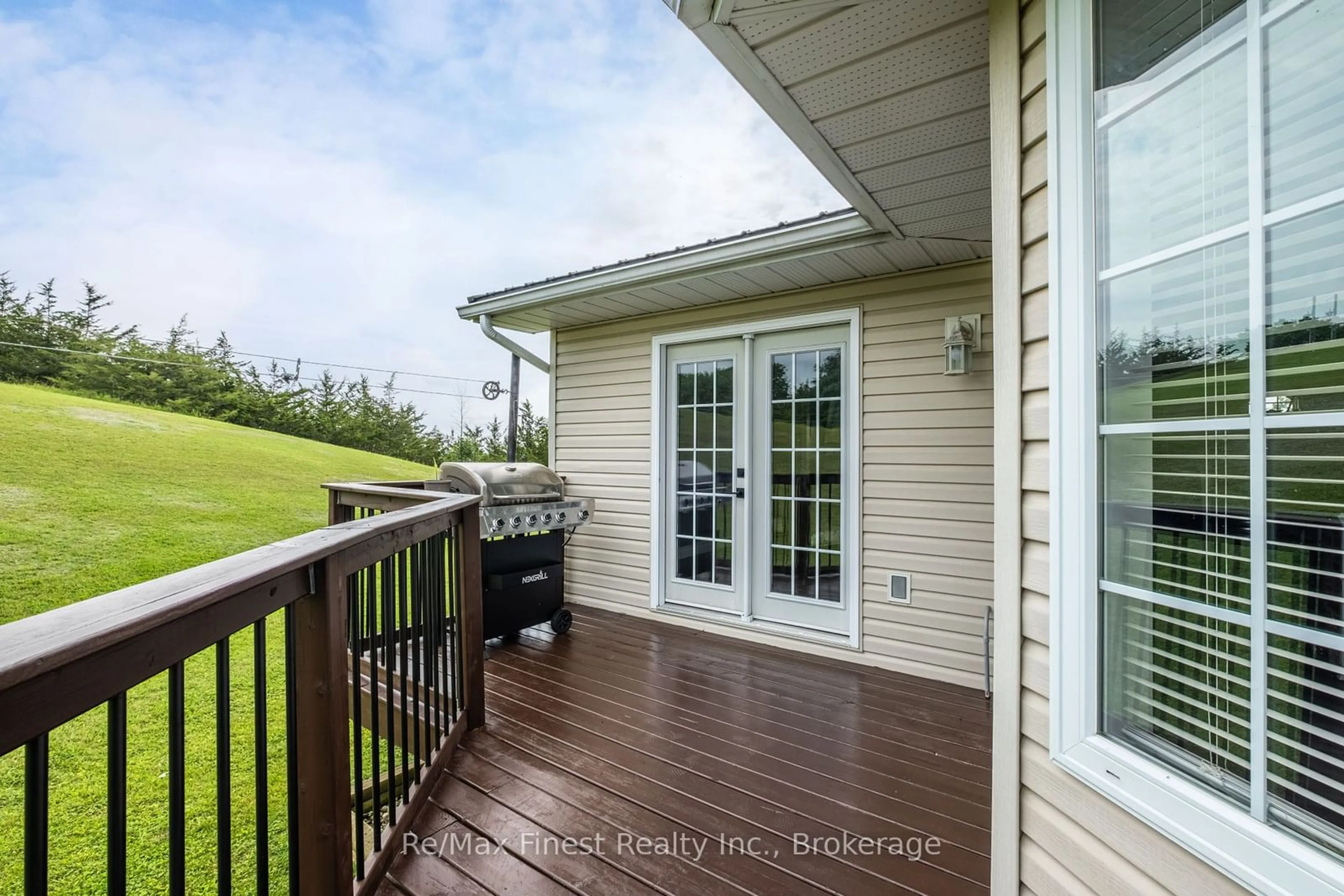 Patio, water/lake/river/ocean view for 140 Bonisteel Rd #B, Trenton Ontario K8V 5P8