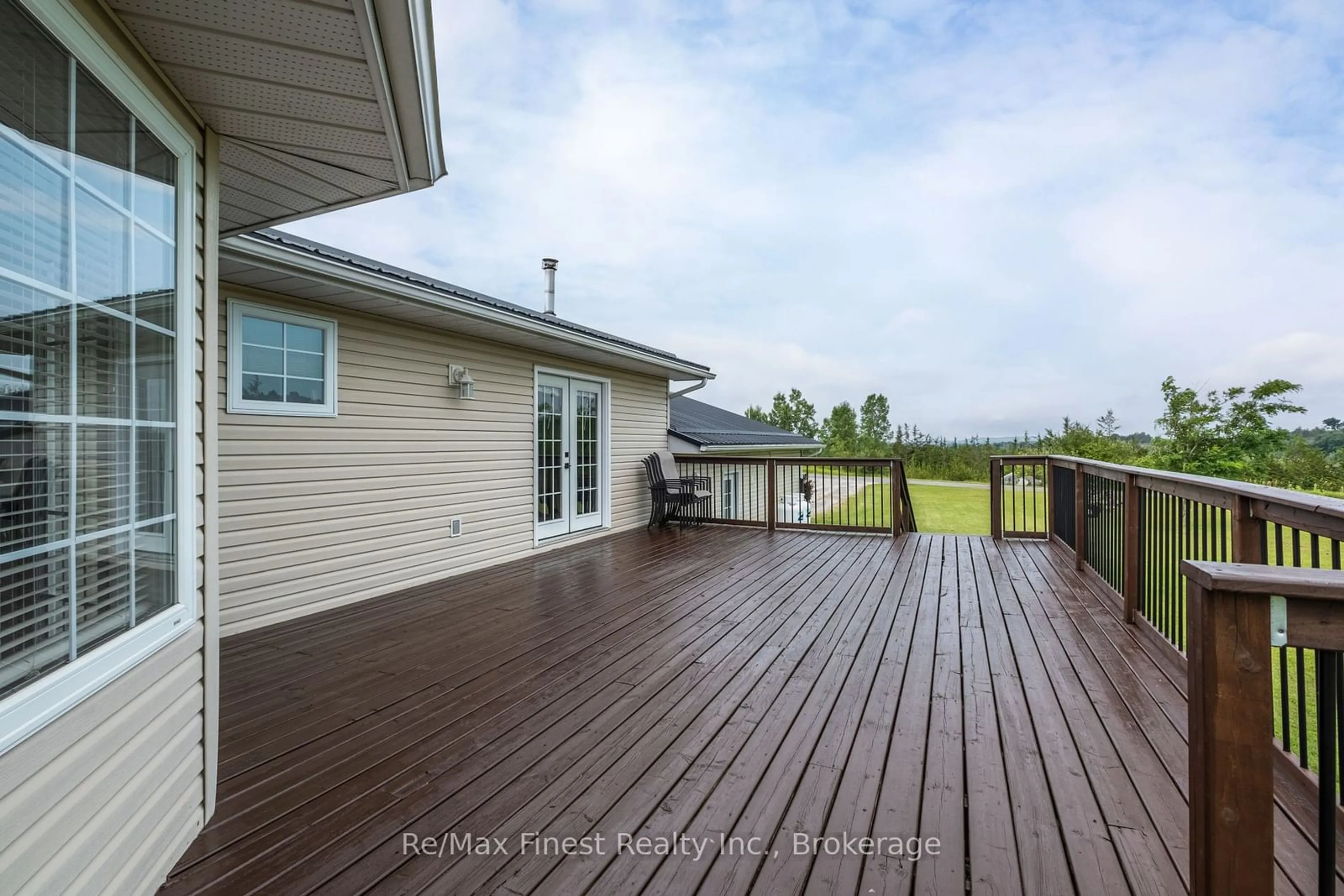 Patio, water/lake/river/ocean view for 140 Bonisteel Rd #B, Trenton Ontario K8V 5P8