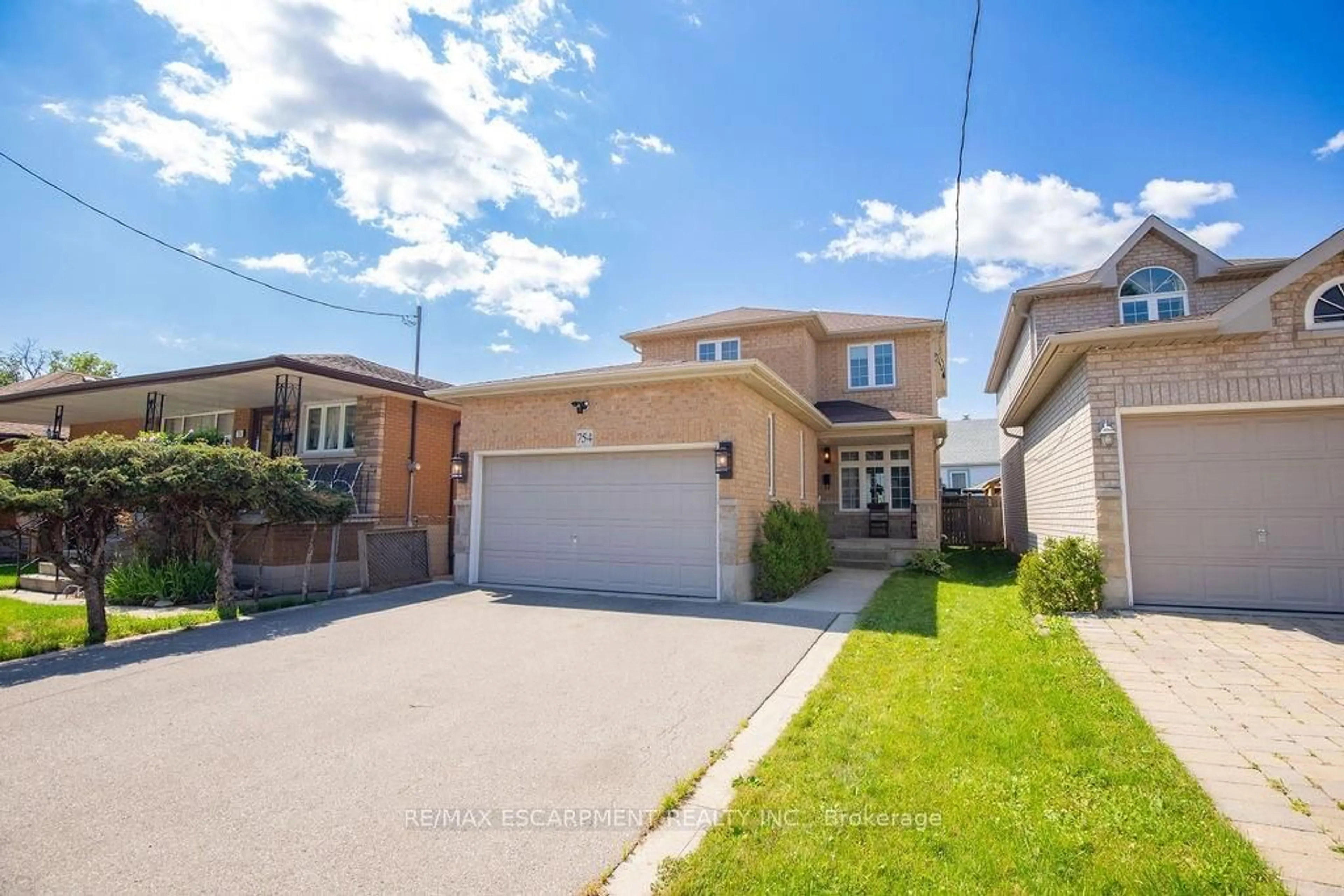 Frontside or backside of a home for 754 Roxborough Ave, Hamilton Ontario L8H 1S8