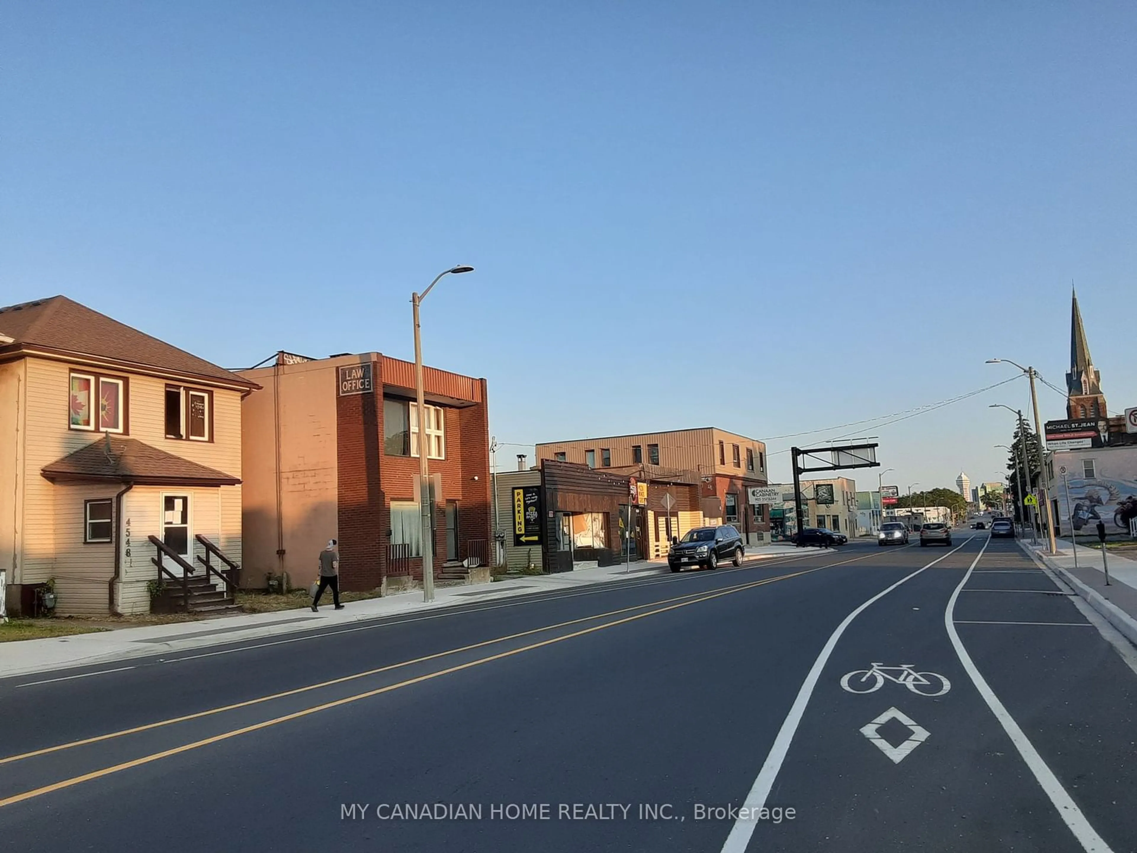 A view of a street for 4548 Victoria Ave, Niagara Falls Ontario L2E 4B6