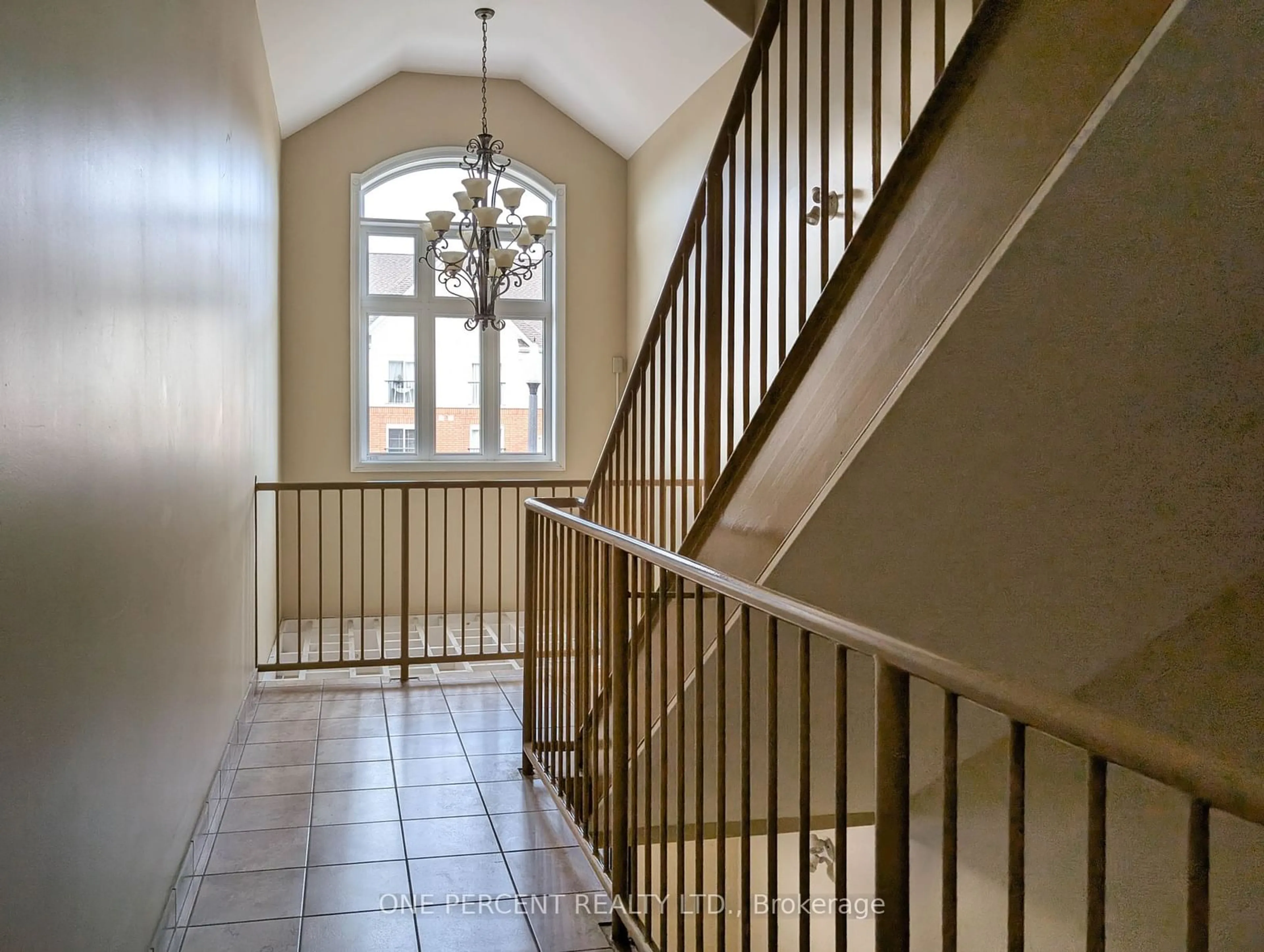 Indoor foyer for 300 SPILLSBURY Dr #203, Peterborough Ontario K9K 0B4