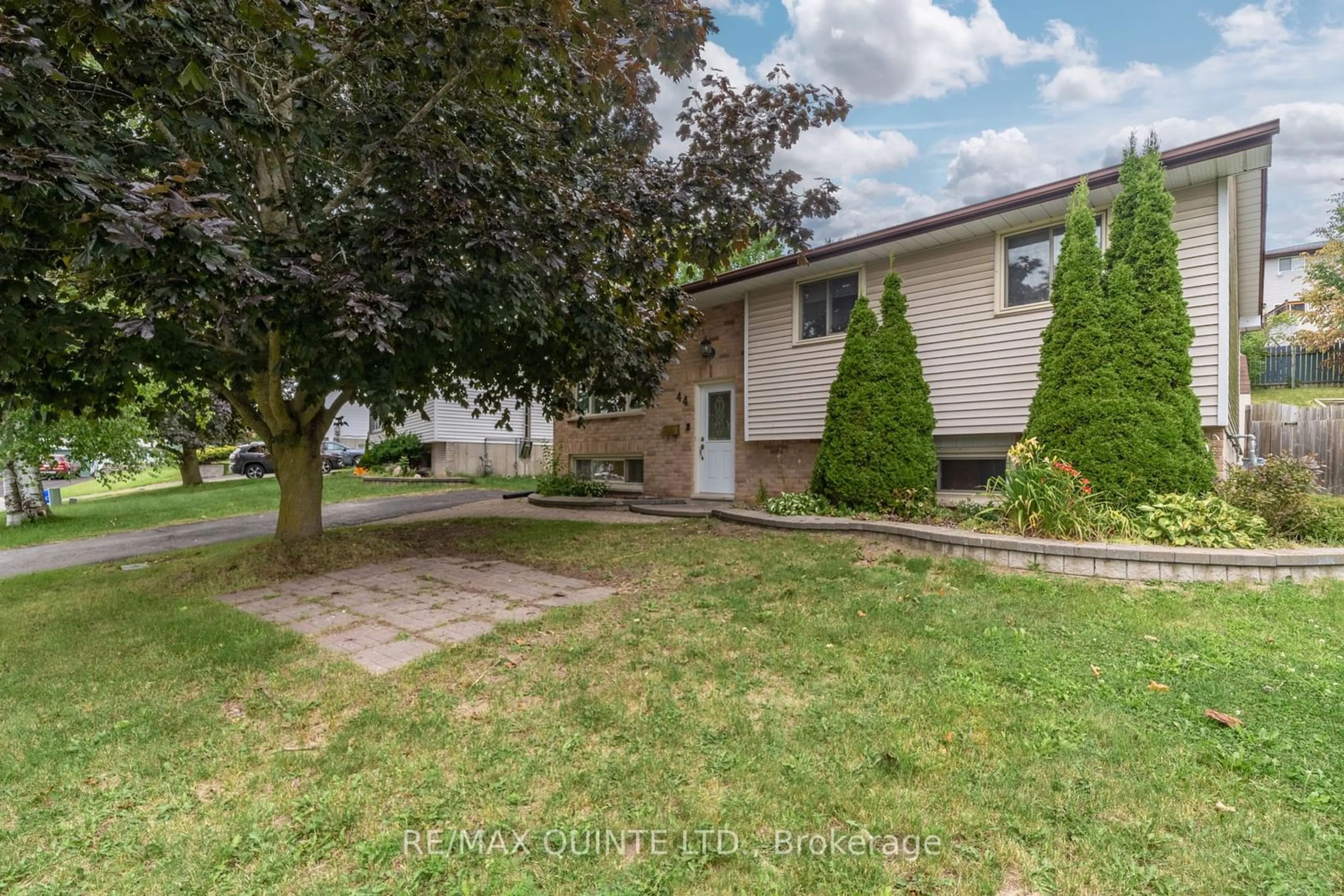 Frontside or backside of a home for 44 Van Alstine Dr, Quinte West Ontario K8V 6K8