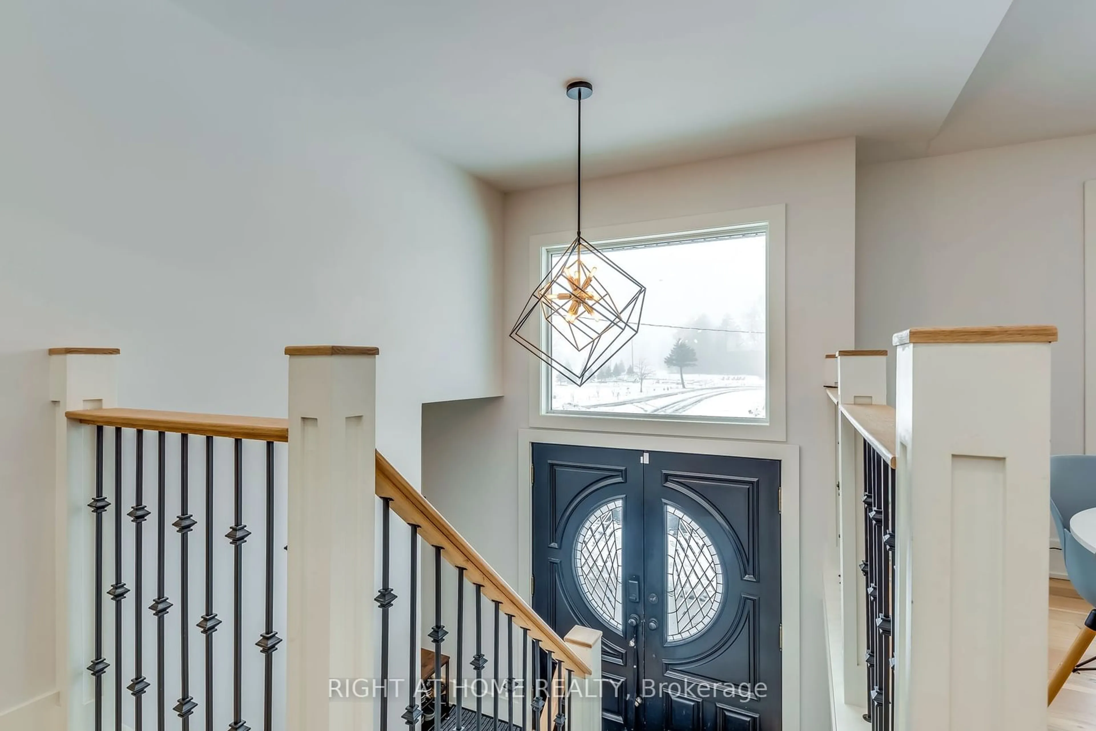 Indoor entryway for 146 7th Concession Rd, Hamilton Ontario L8B 1T3