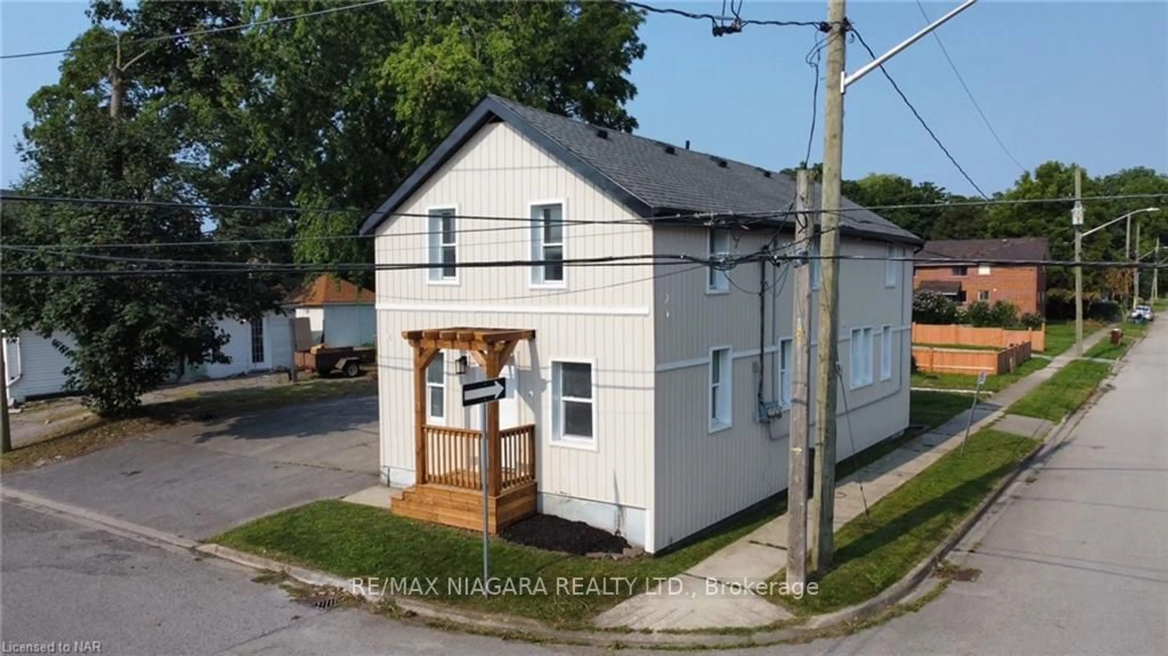 Frontside or backside of a home for 132 Waterloo St, Fort Erie Ontario L2A 3K2