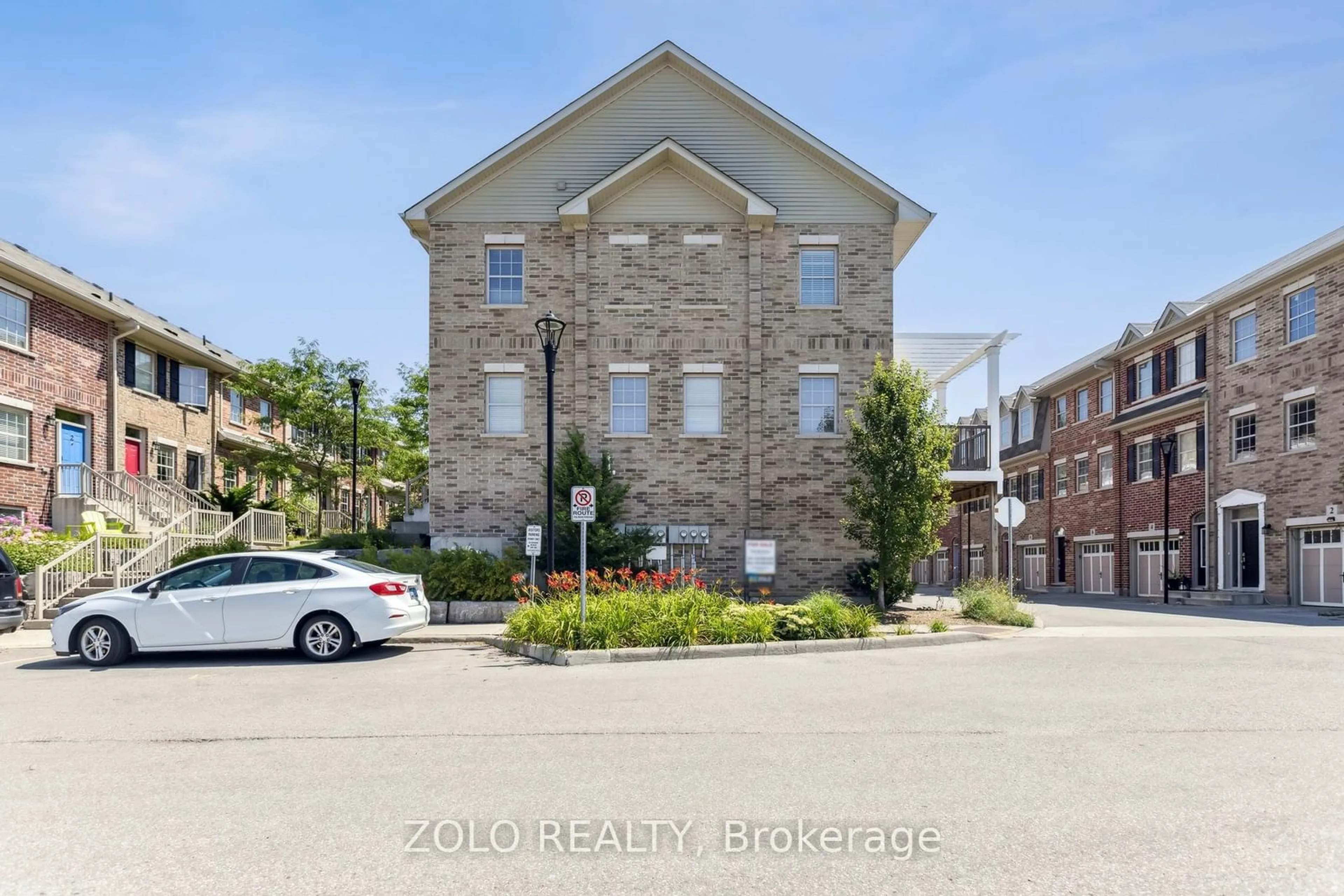 A pic from exterior of the house or condo for 3 Cheltenham Mews, Kitchener Ontario N2H 0B2