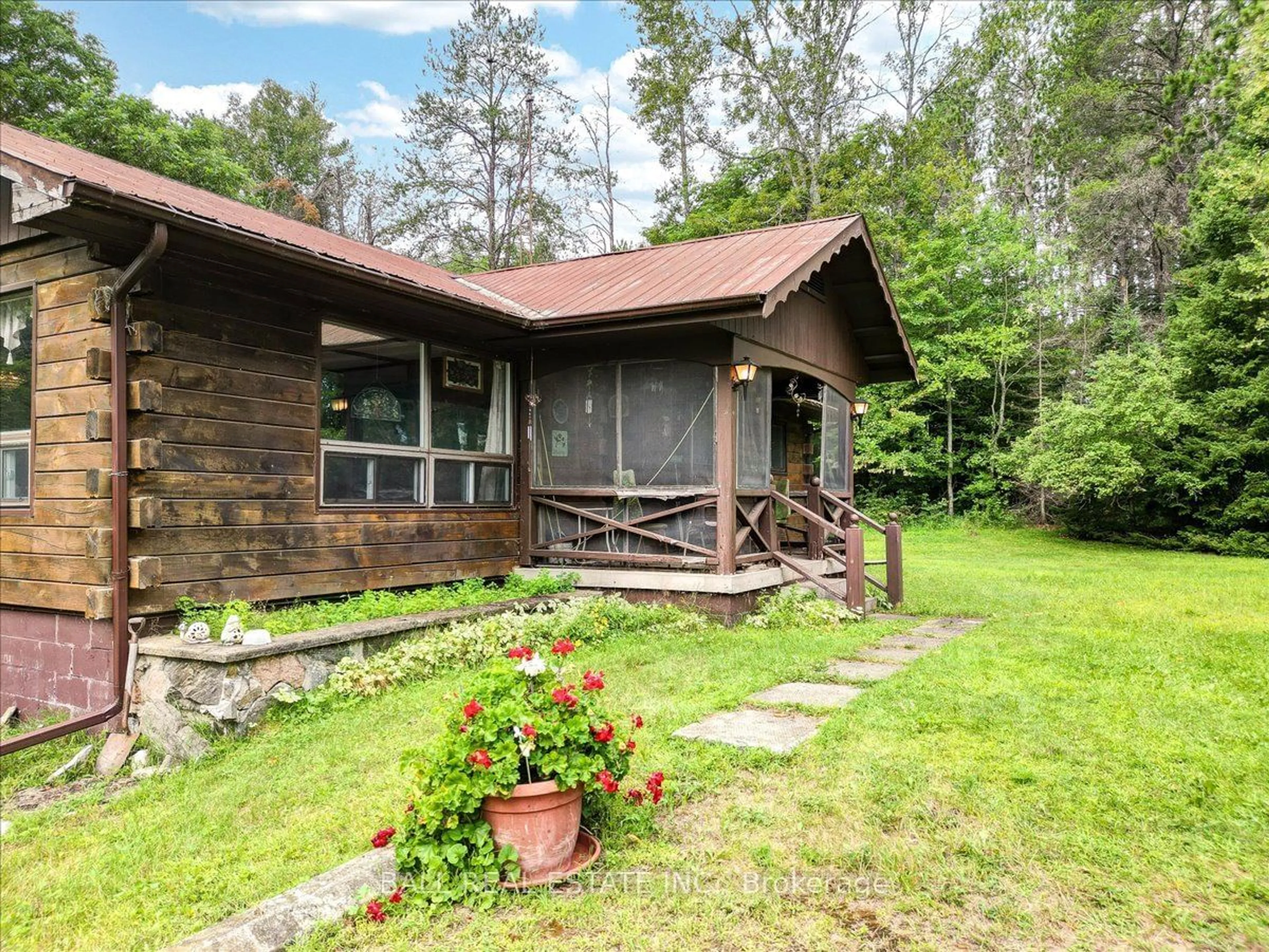 Cottage for 22 High St, Wollaston Ontario K0L 1P0