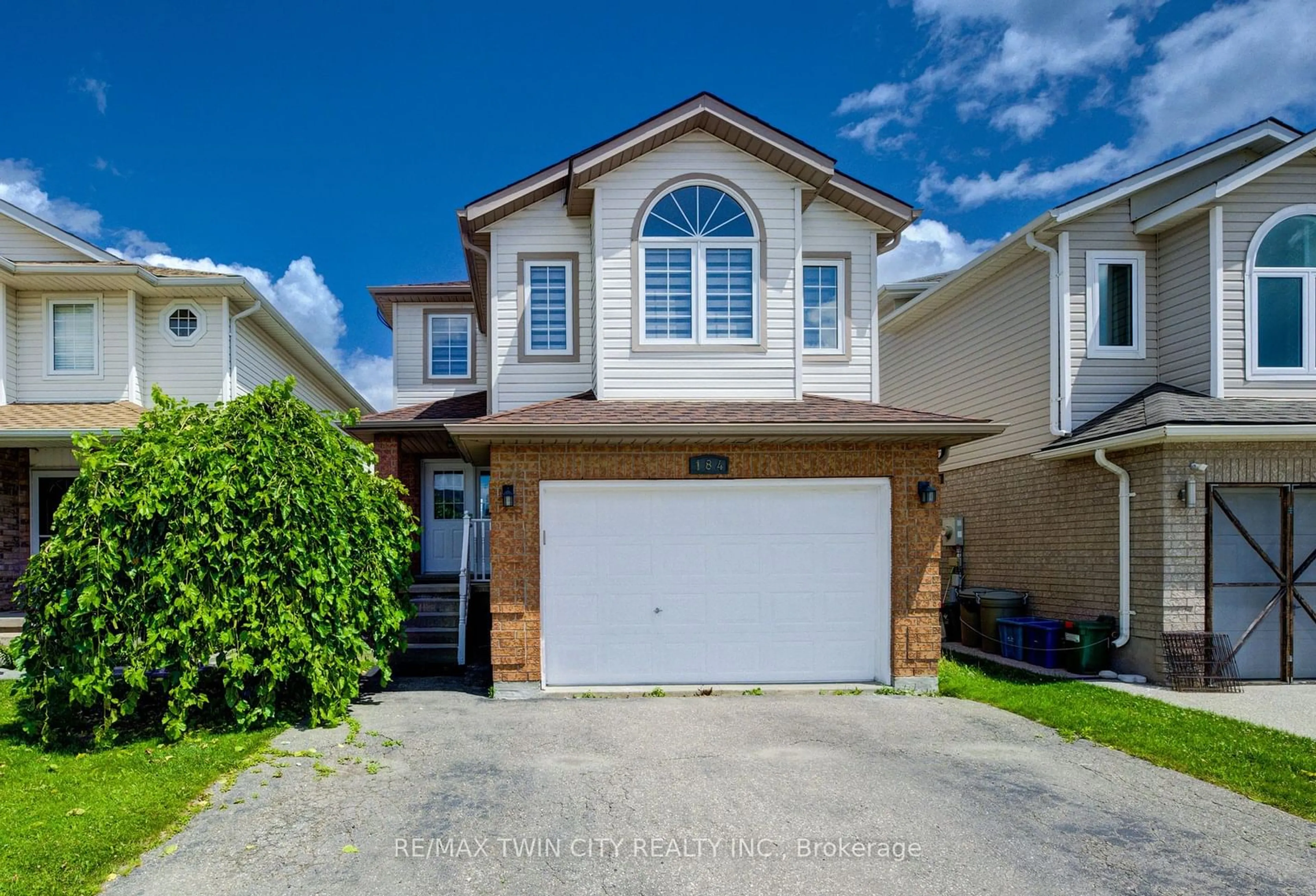 Frontside or backside of a home for 184 Copper Leaf St, Kitchener Ontario N2E 3W1