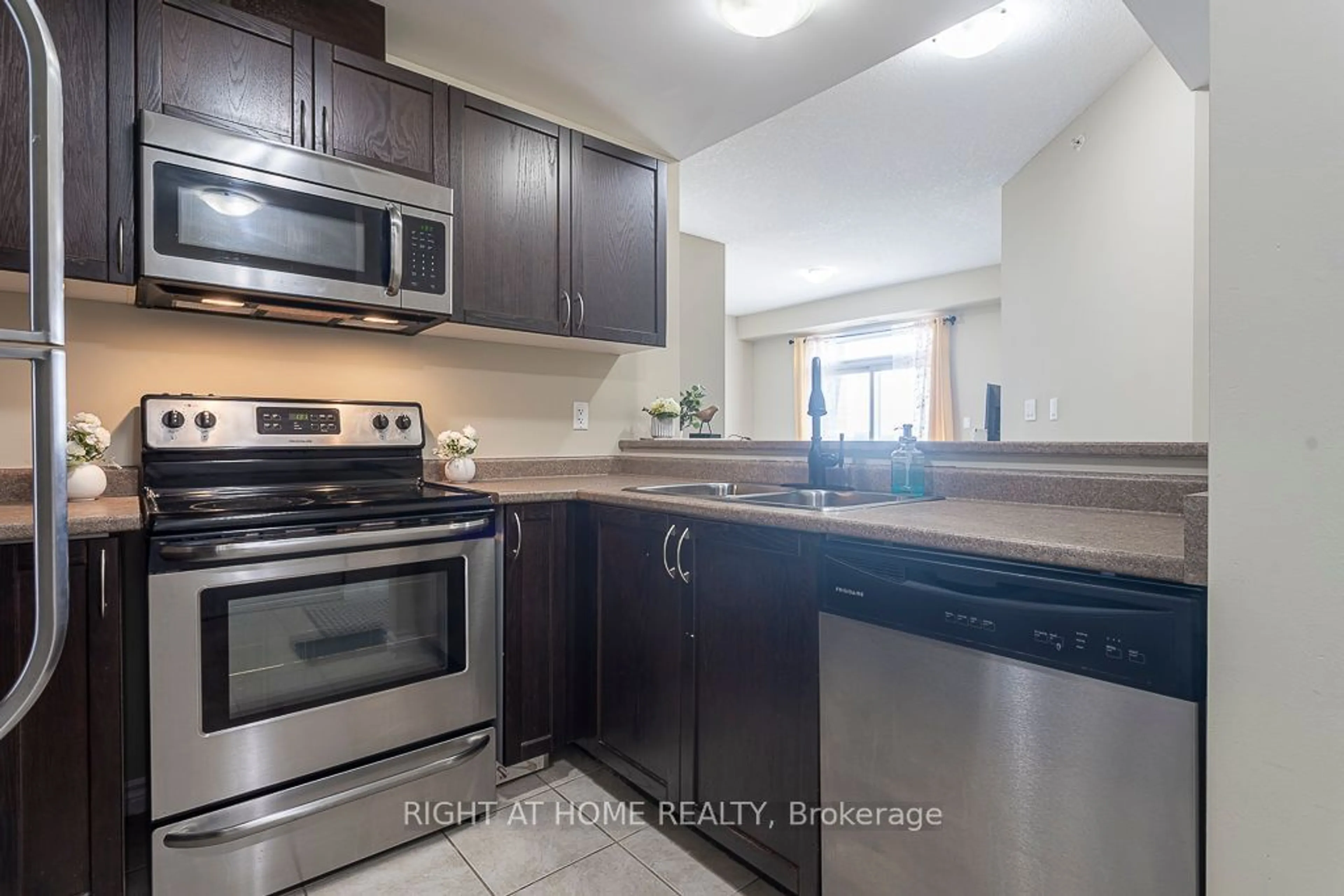Standard kitchen for 2 Colonial Dr #412, Guelph Ontario N1L 0K8