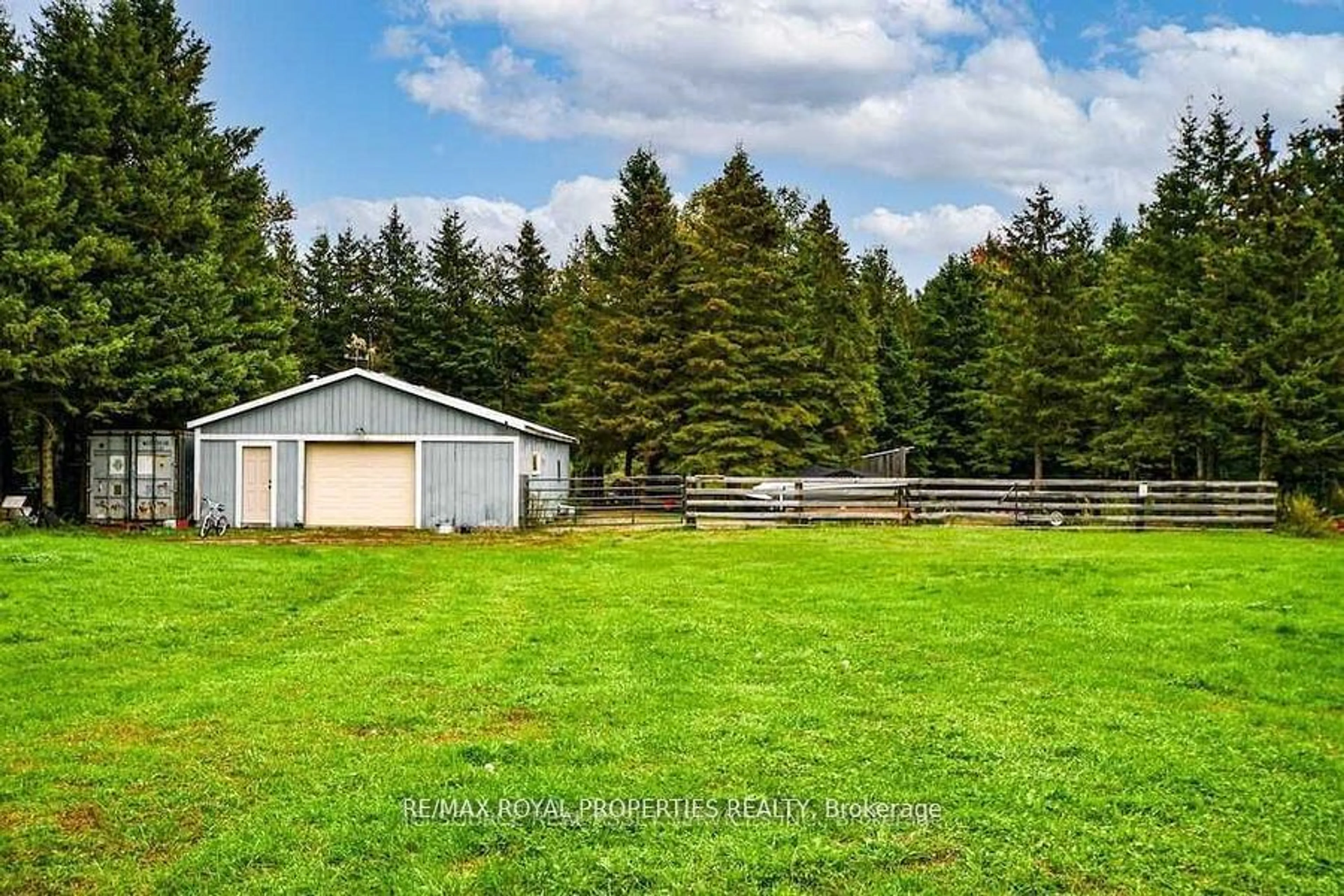 Fenced yard for 2425 North School Rd, Havelock-Belmont-Methuen Ontario K0L 1Z0