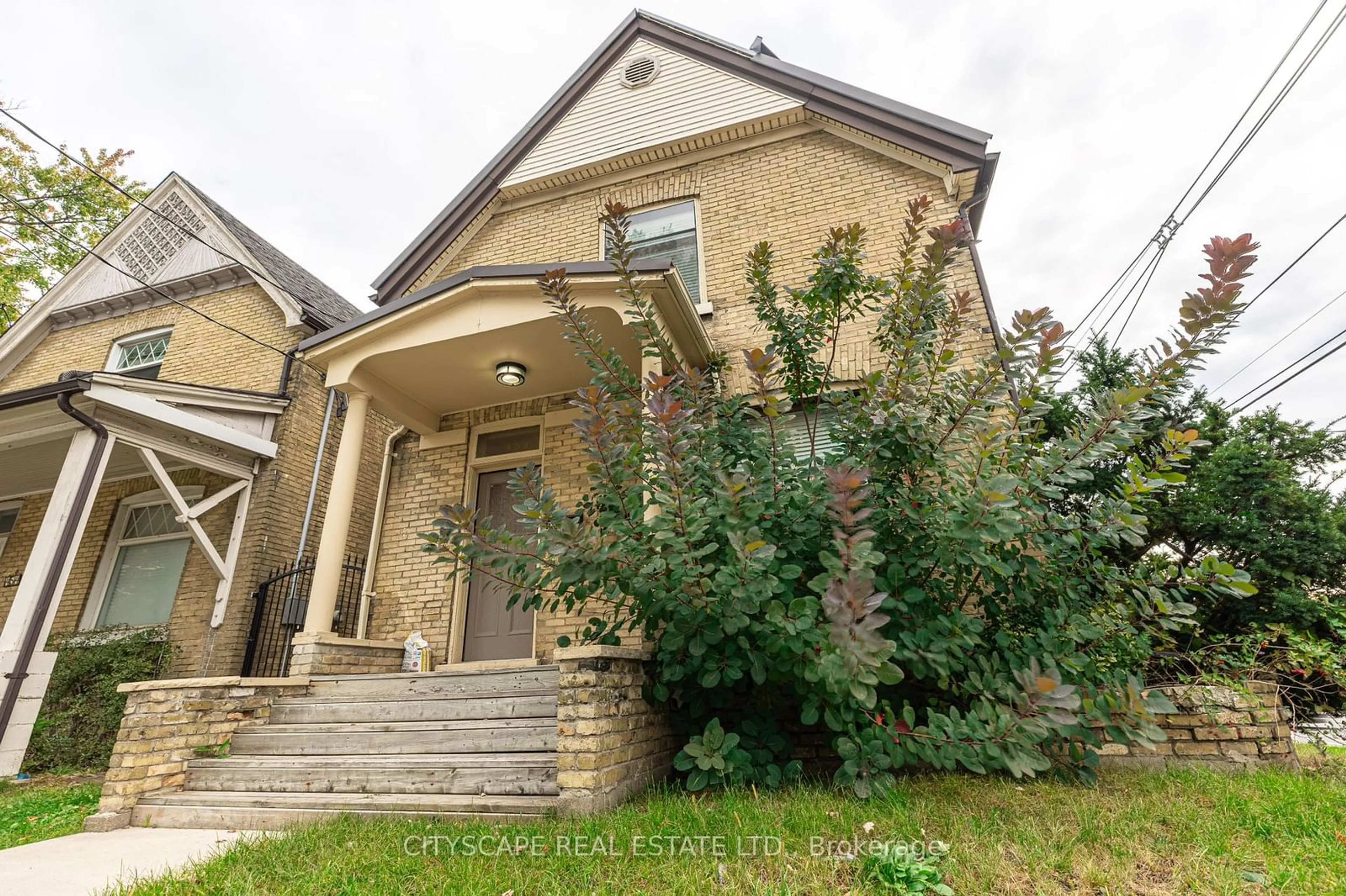 Frontside or backside of a home for 452 Adelaide St, London Ontario N6B 3H9