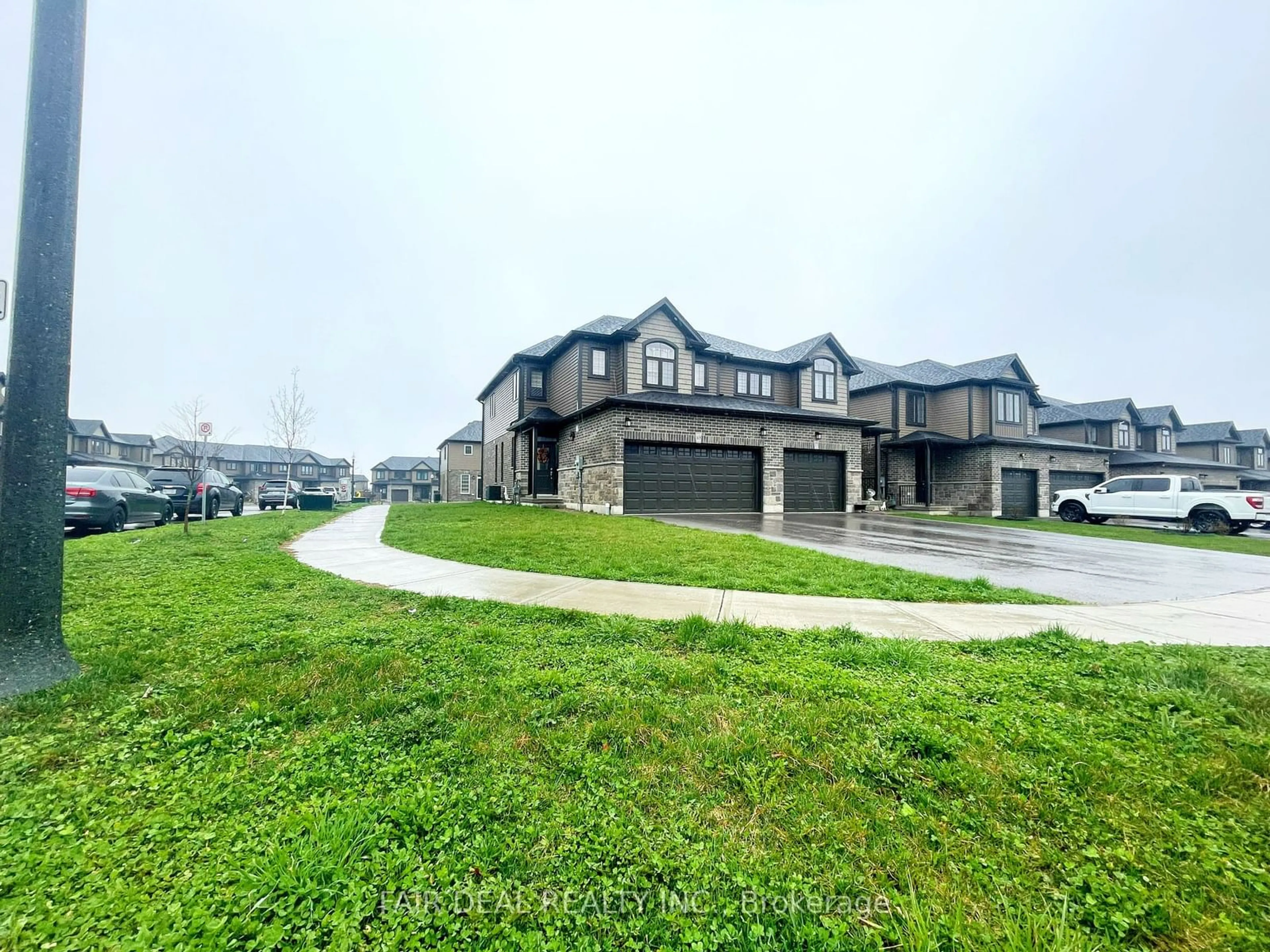 A pic from exterior of the house or condo for 169 Links Cres, Woodstock Ontario N4T 0E7