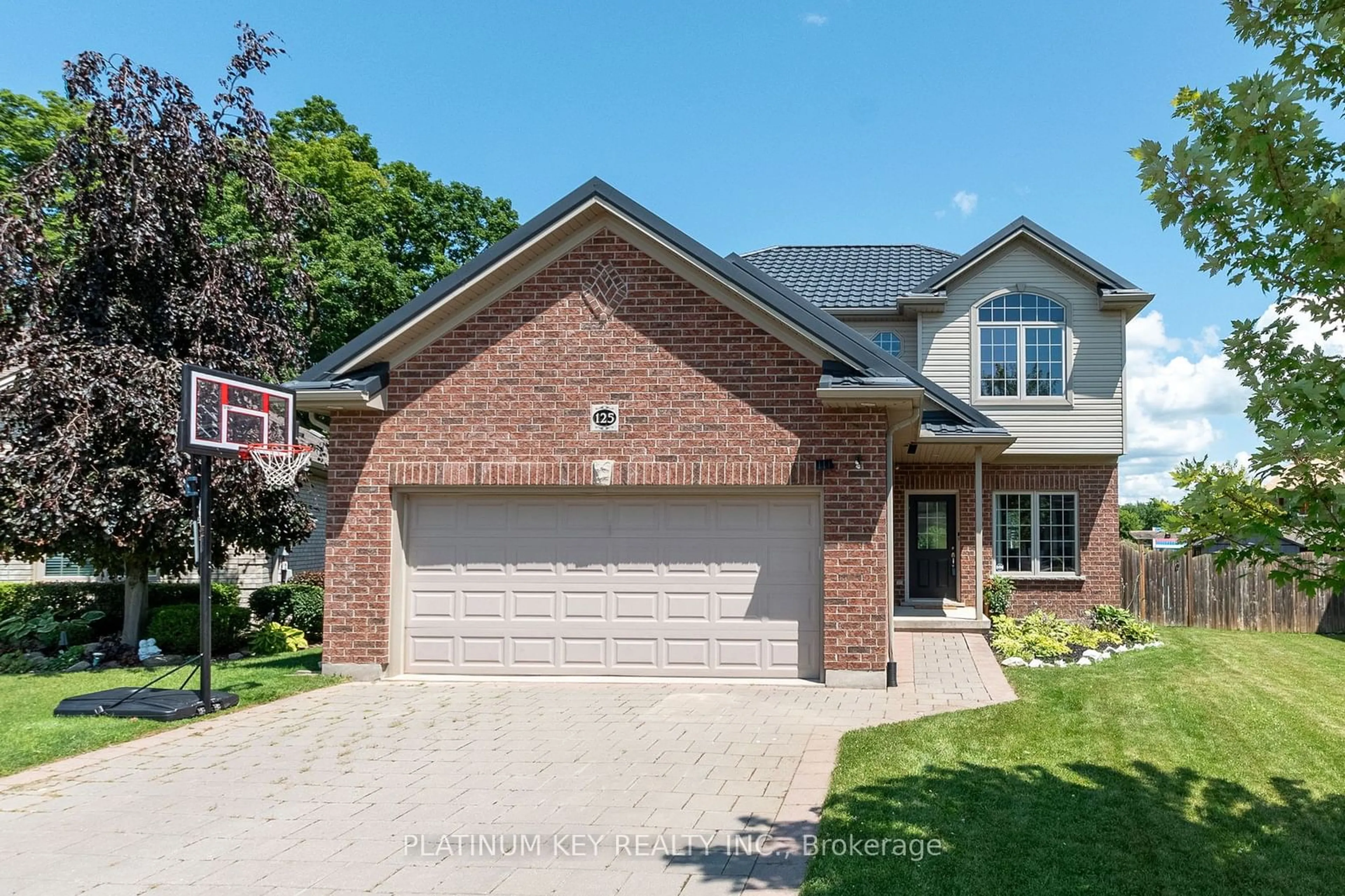 Home with brick exterior material for 125 Deborah Dr, Strathroy-Caradoc Ontario N7G 4E2