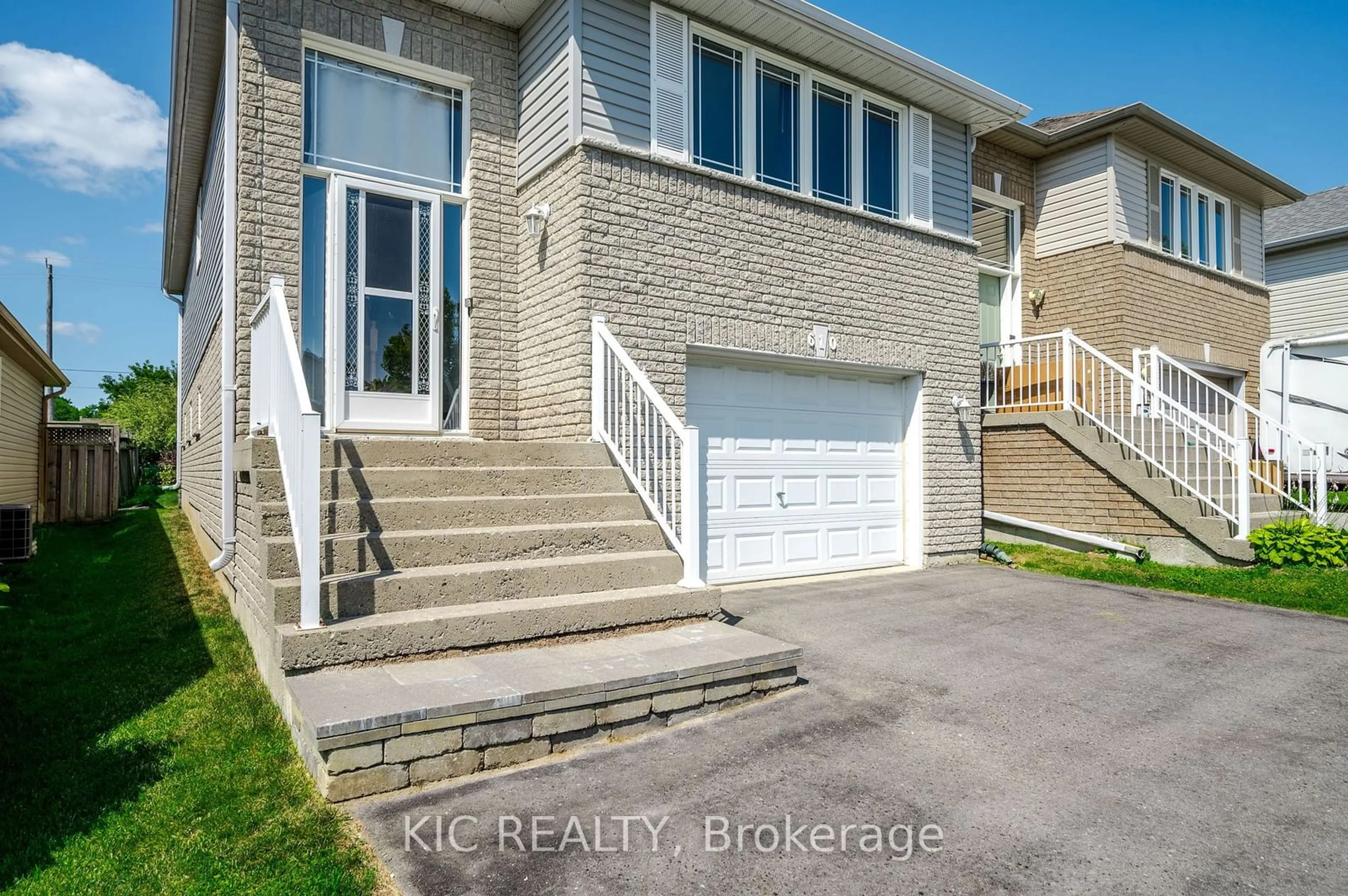 Frontside or backside of a home for 610 Clancy Cres, Peterborough Ontario K9K 2S2