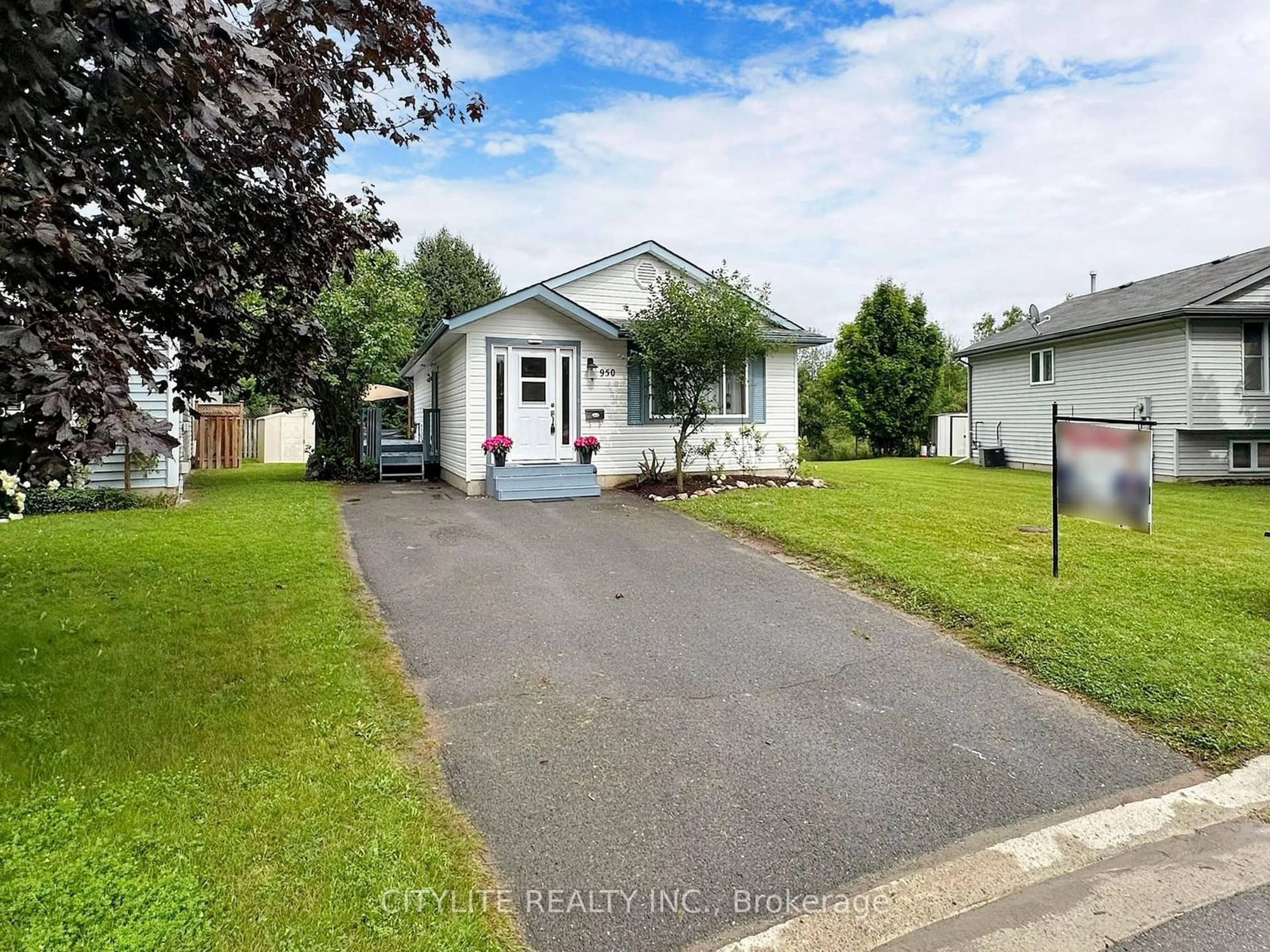 Frontside or backside of a home for 950 STEWART Dr, Peterborough Ontario K9J 7R3