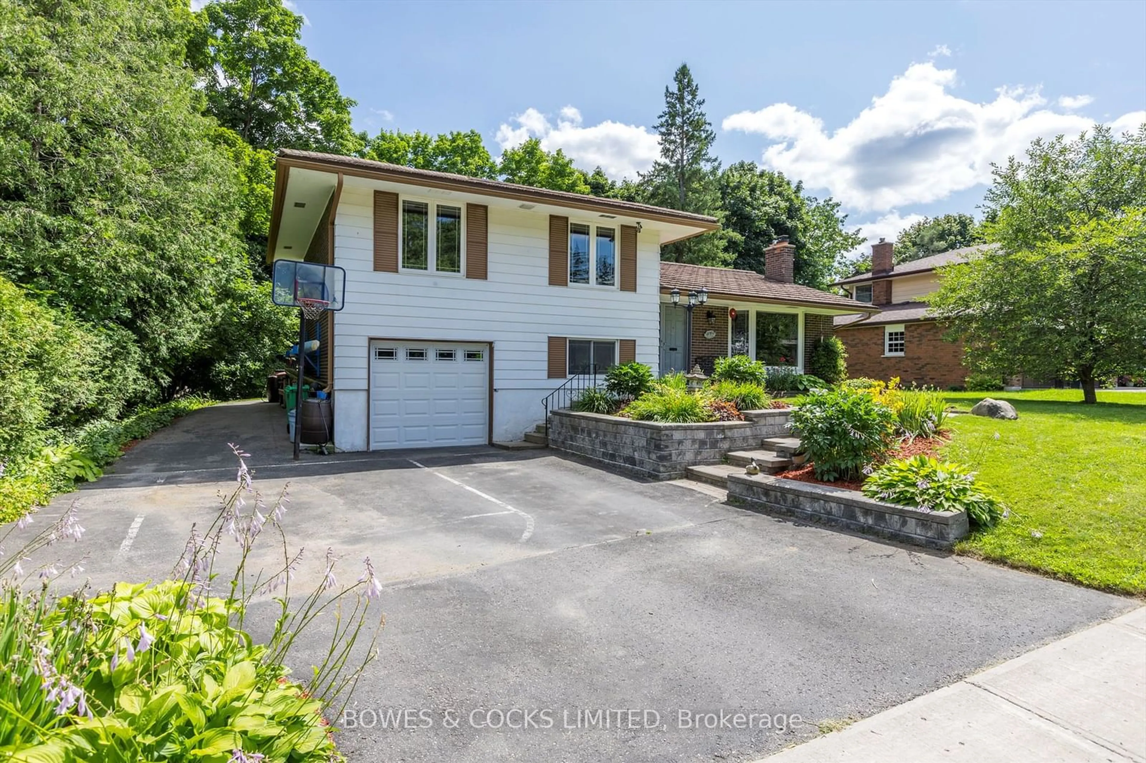 Frontside or backside of a home for 1581 Westbrook Dr, Peterborough Ontario K9J 6R6