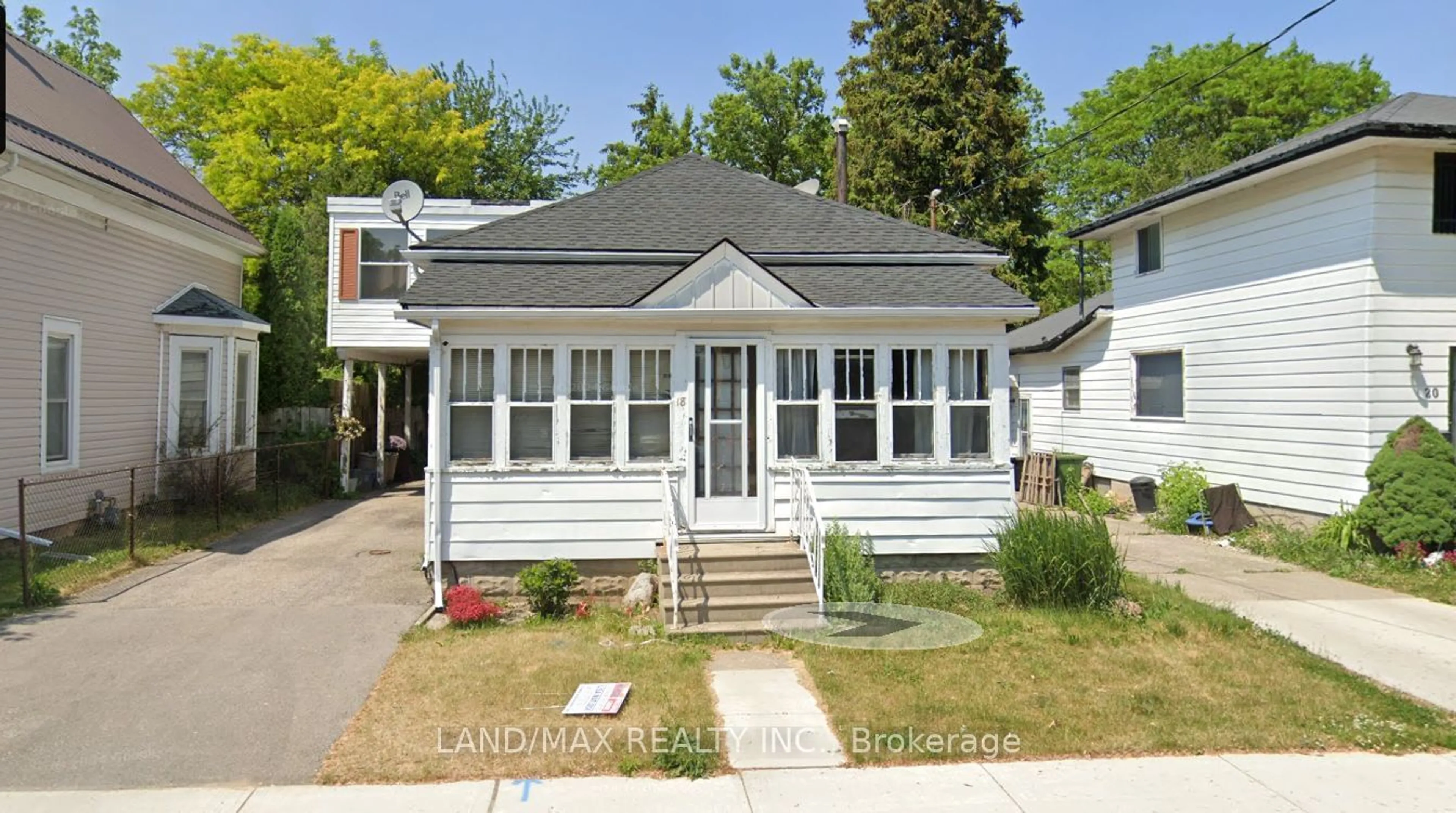 Frontside or backside of a home for 18 LOCUST St, St. Thomas Ontario N5R 2C1