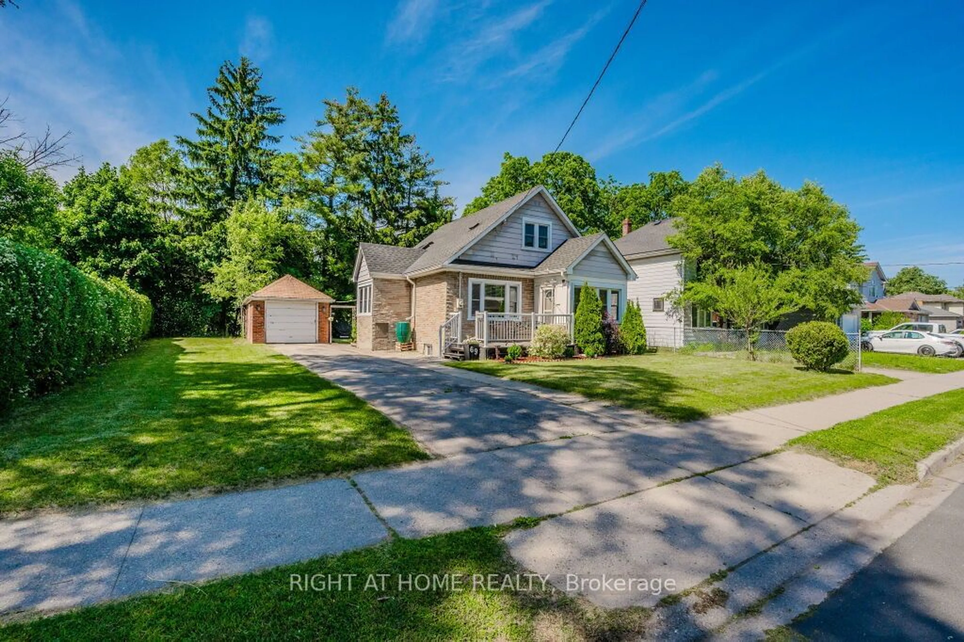 Frontside or backside of a home, the street view for 69 Avenue Rd, Cambridge Ontario N1R 1B8