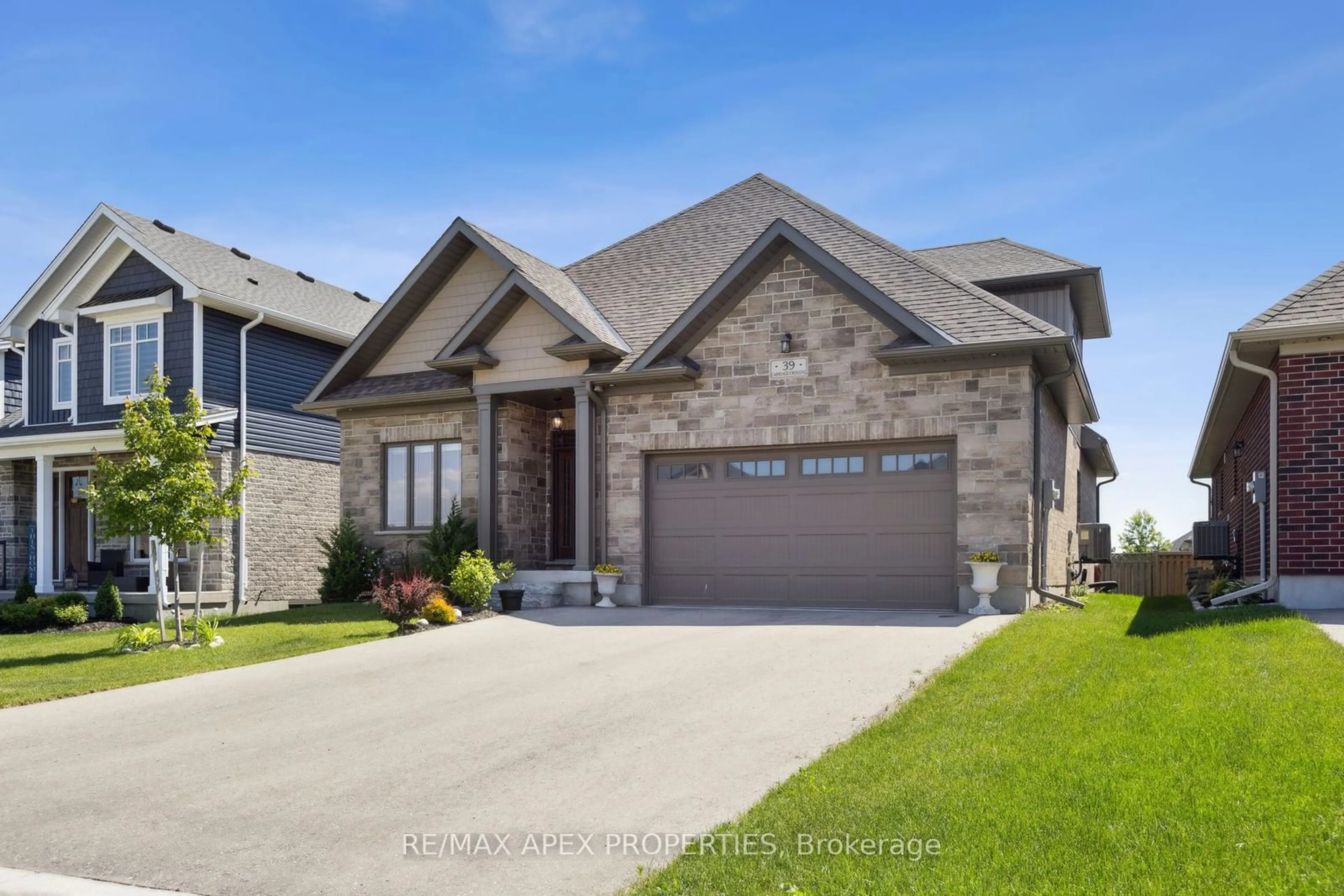 Frontside or backside of a home for 39 Carriage Crossing, Mapleton Ontario N0G 1P0