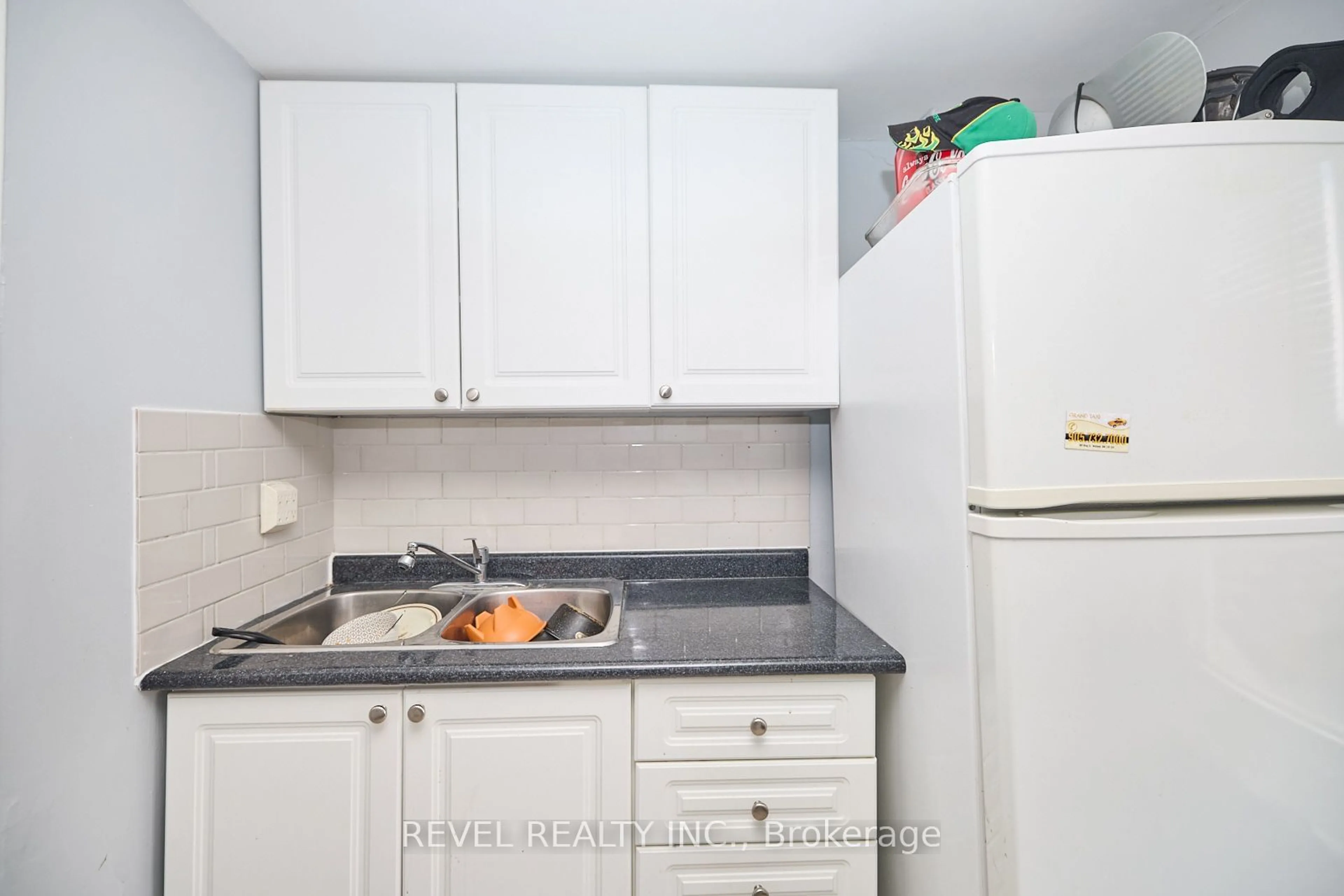 Standard kitchen for 41 Albert St, Welland Ontario L3B 4L1