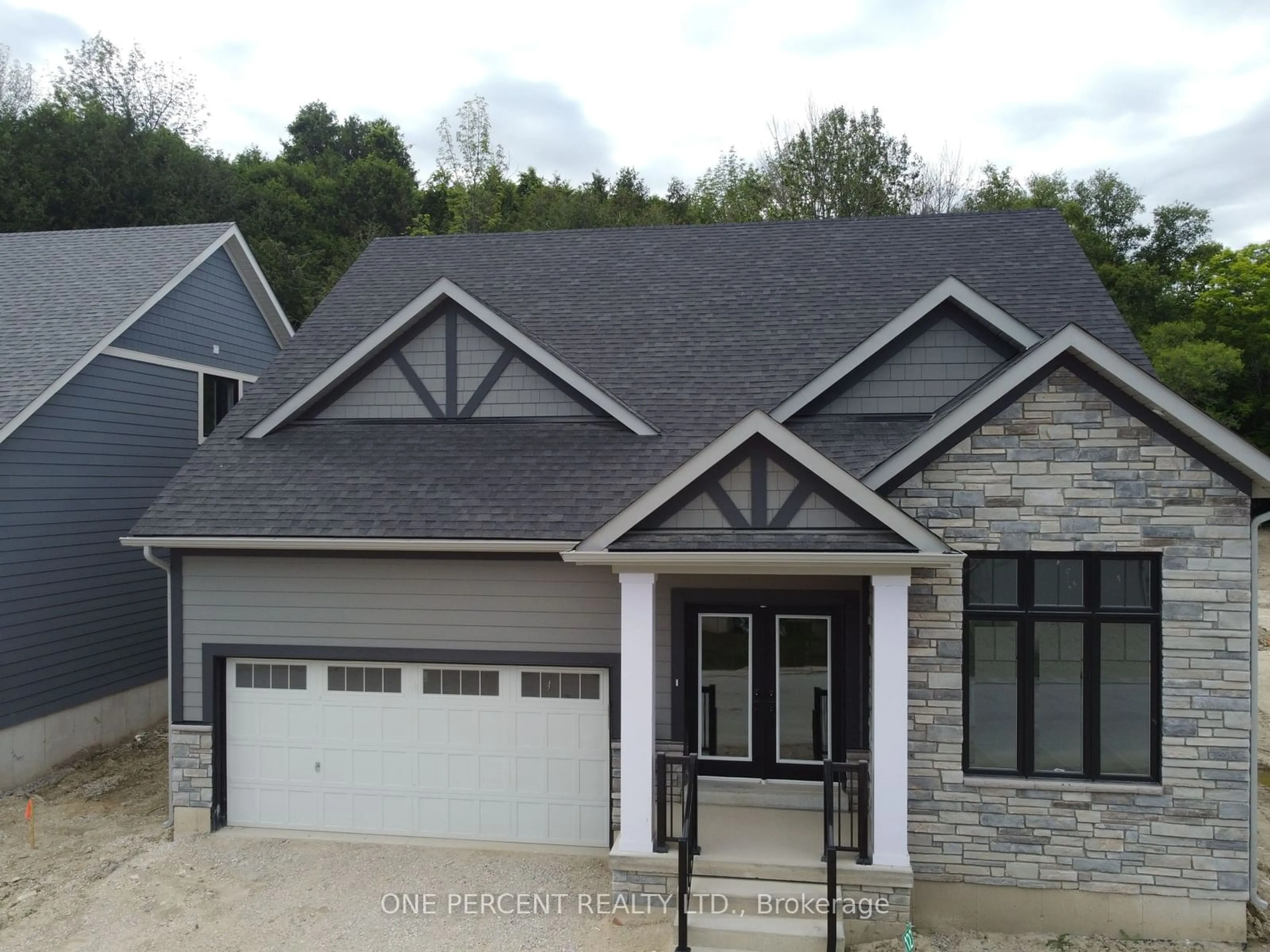 Frontside or backside of a home, cottage for 122 Beacon Dr, Blue Mountains Ontario N0H 2P0