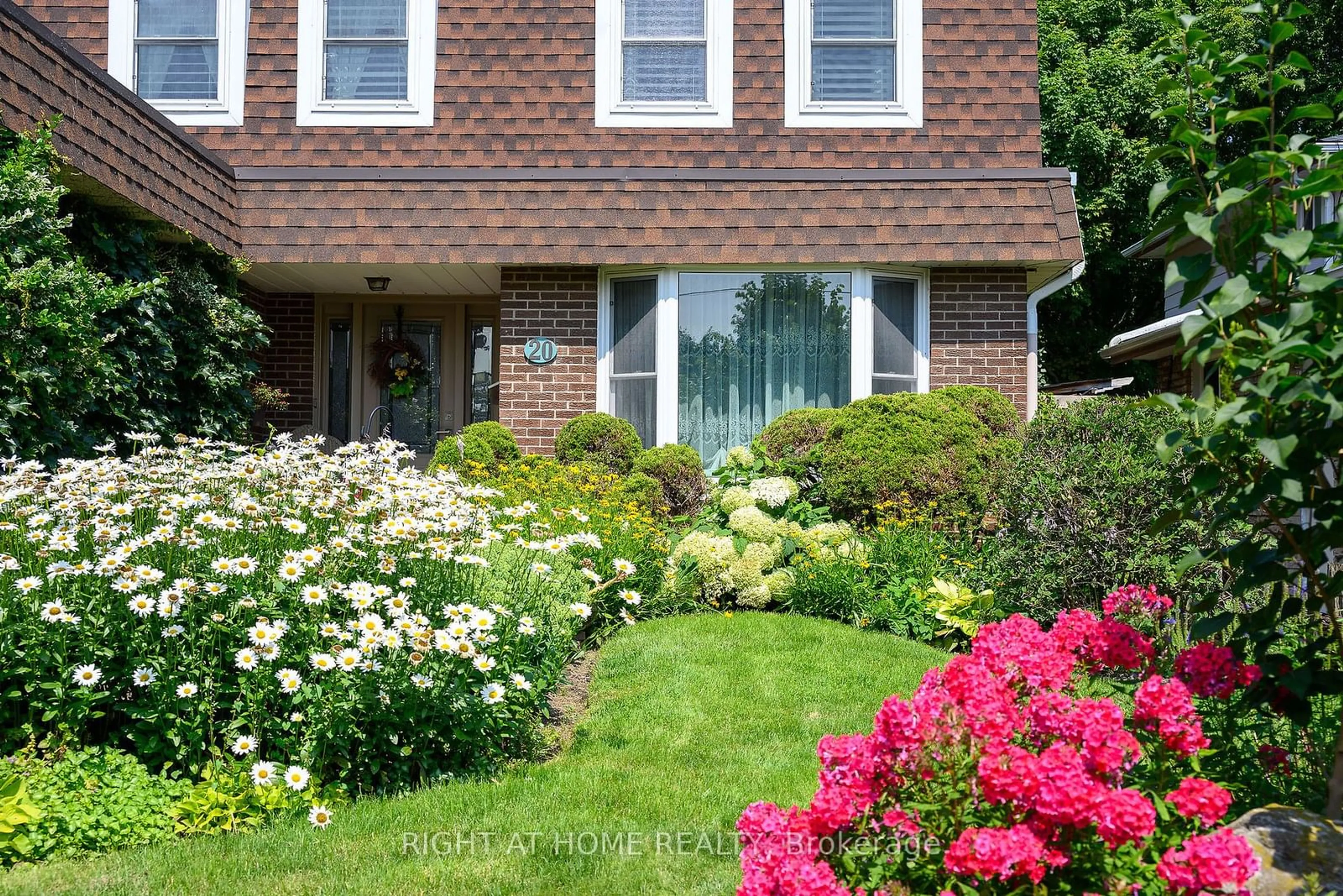 Frontside or backside of a home for 20 Cedar St, Hamilton Ontario L0R 2H0