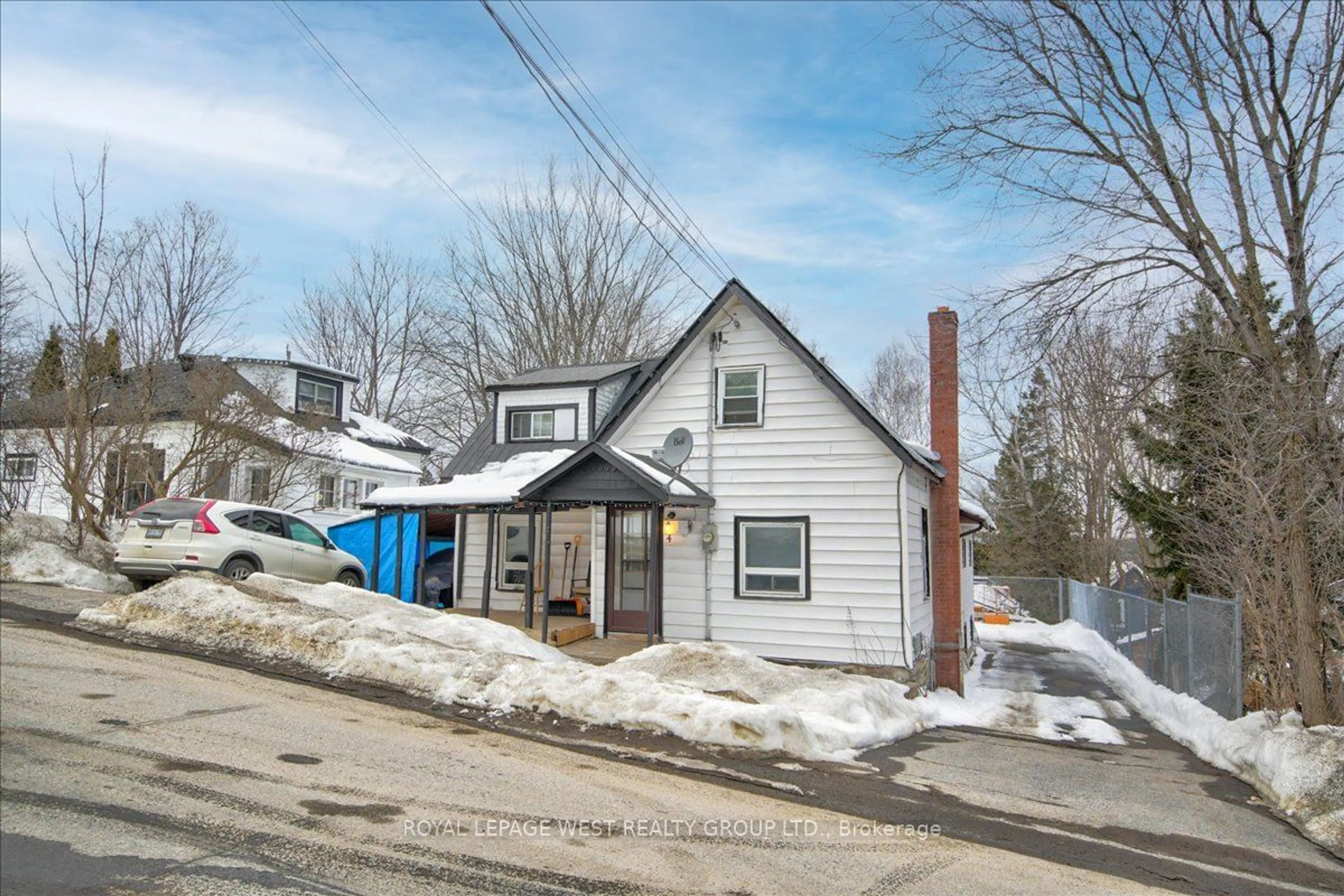 Frontside or backside of a home for 4 Cora St, Huntsville Ontario P1H 1T5