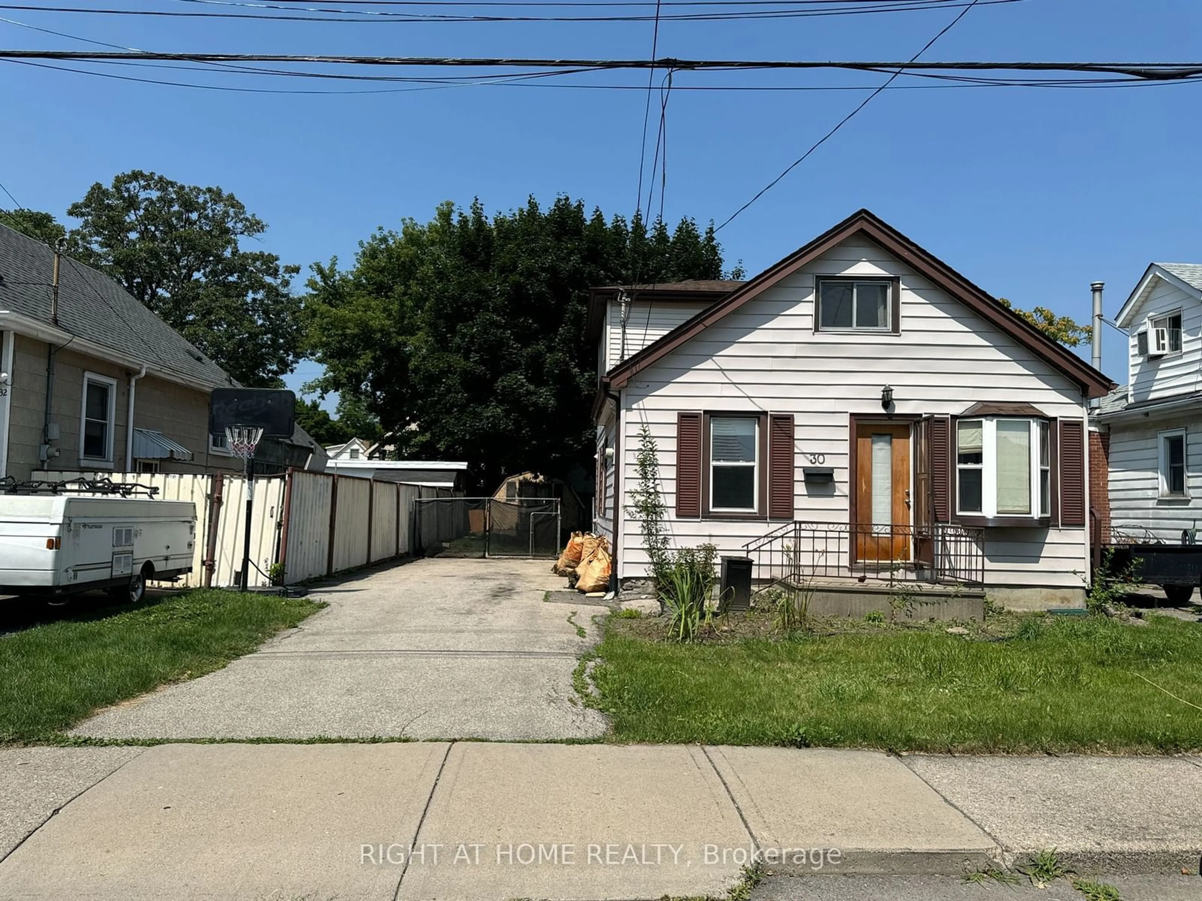 Frontside or backside of a home for 30 East 32nd St, Hamilton Ontario L8V 3R6