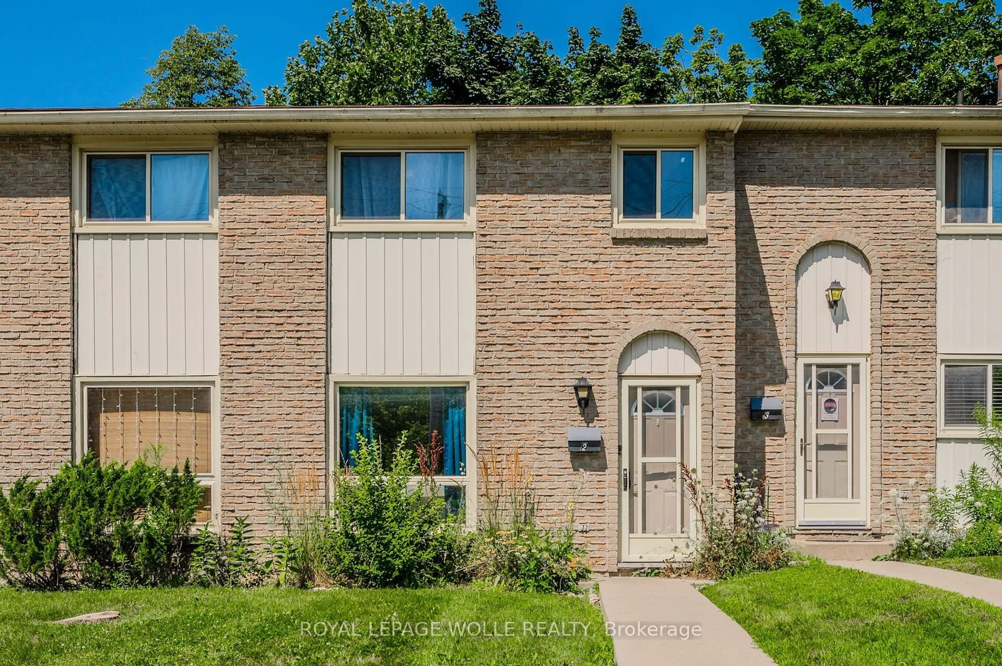 Home with brick exterior material for 165 Green Valley Dr #2, Waterloo Ontario N2P 1K3