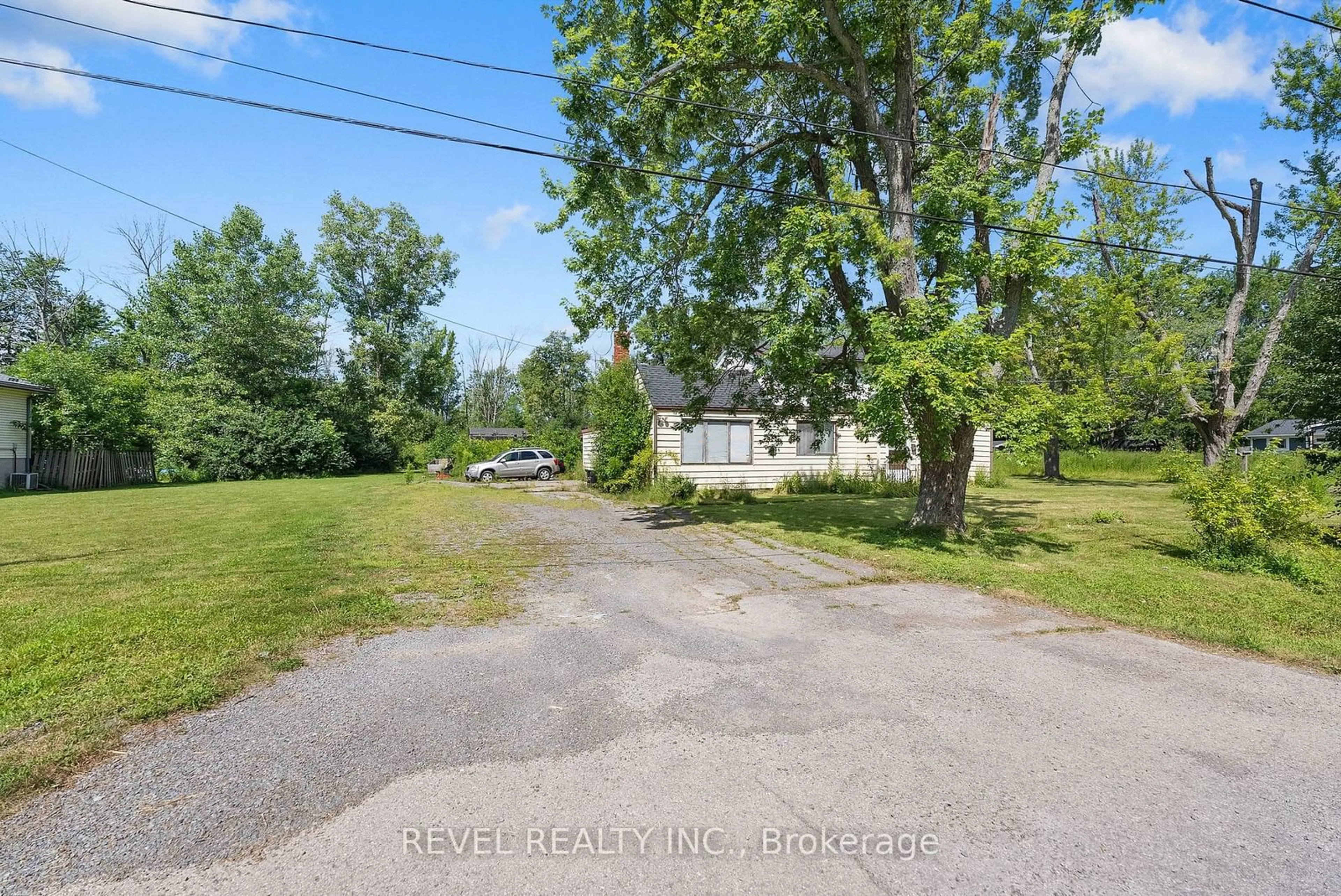 A pic from exterior of the house or condo, the street view for 519 Buffalo Rd, Fort Erie Ontario L2A 5G7