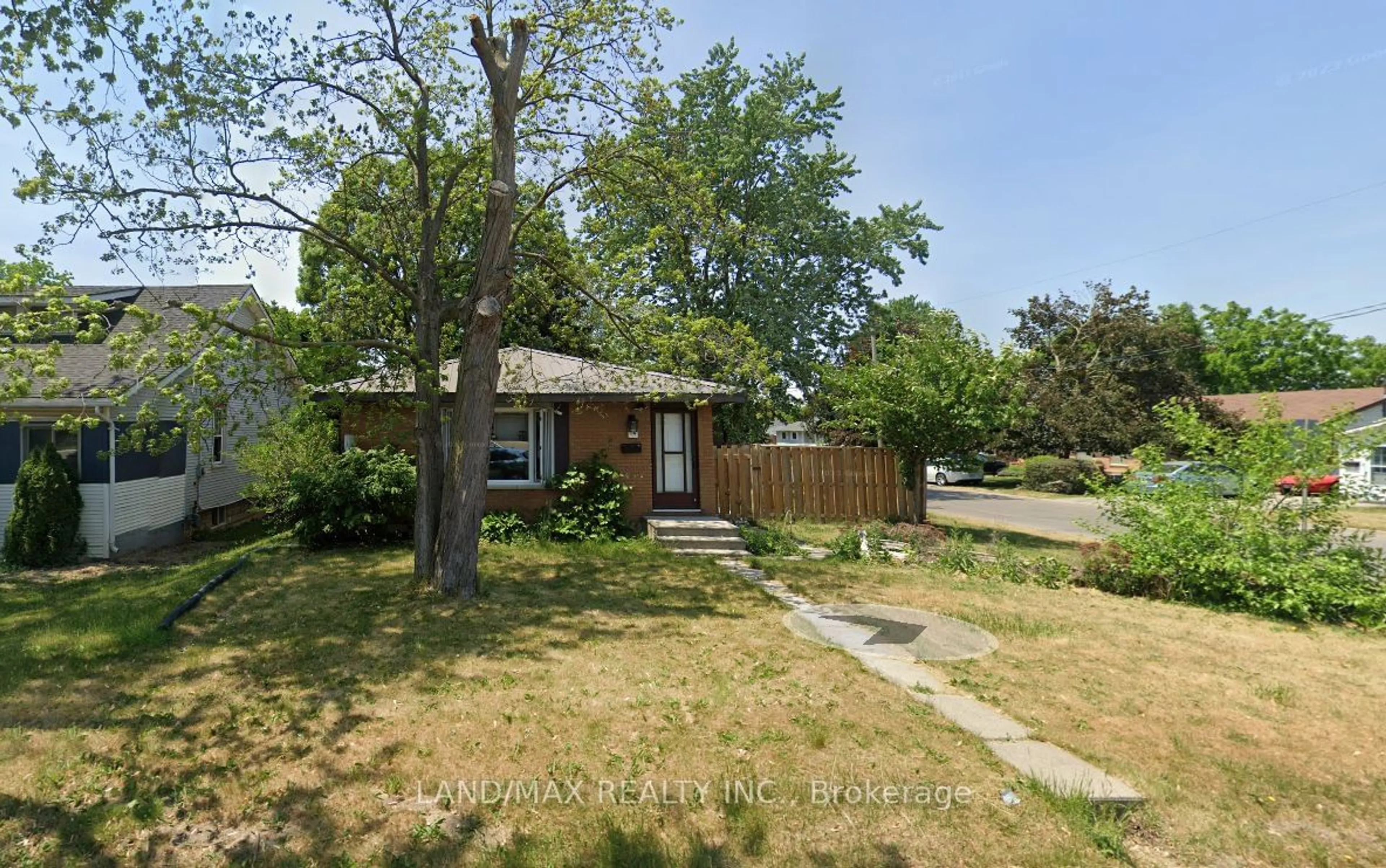 Frontside or backside of a home for 14 Fairview Ave, St. Thomas Ontario N5R 4X4