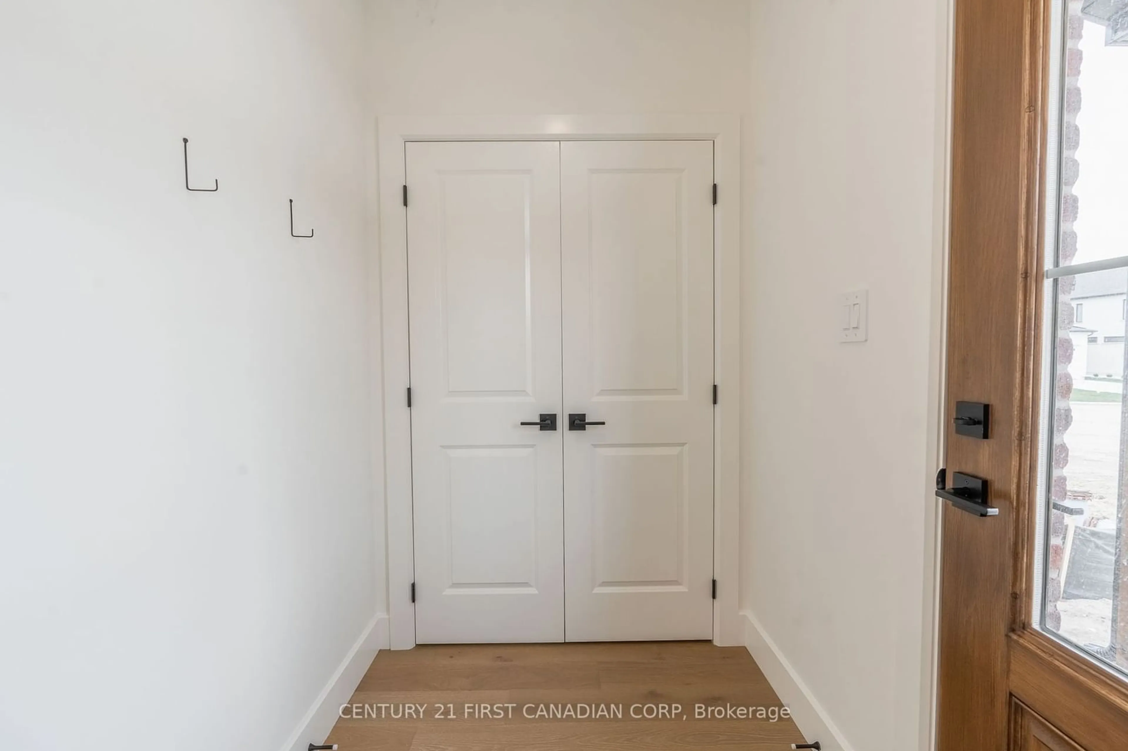 Indoor entryway, not visible floor for 147-52 SCOTTS Dr, Lucan Biddulph Ontario N0M 2J0