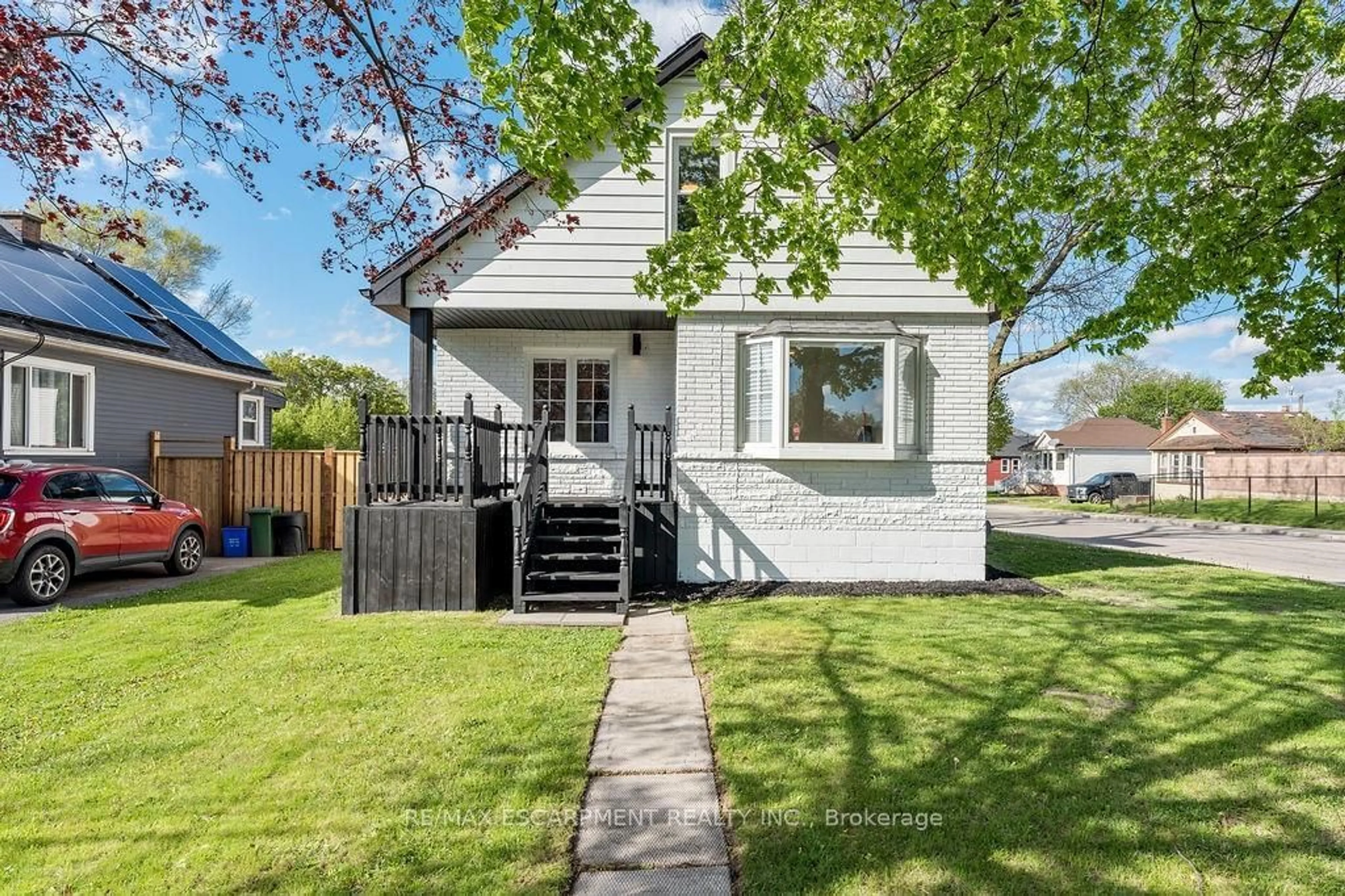 Frontside or backside of a home for 161 Glow Ave, Hamilton Ontario L8H 3W1