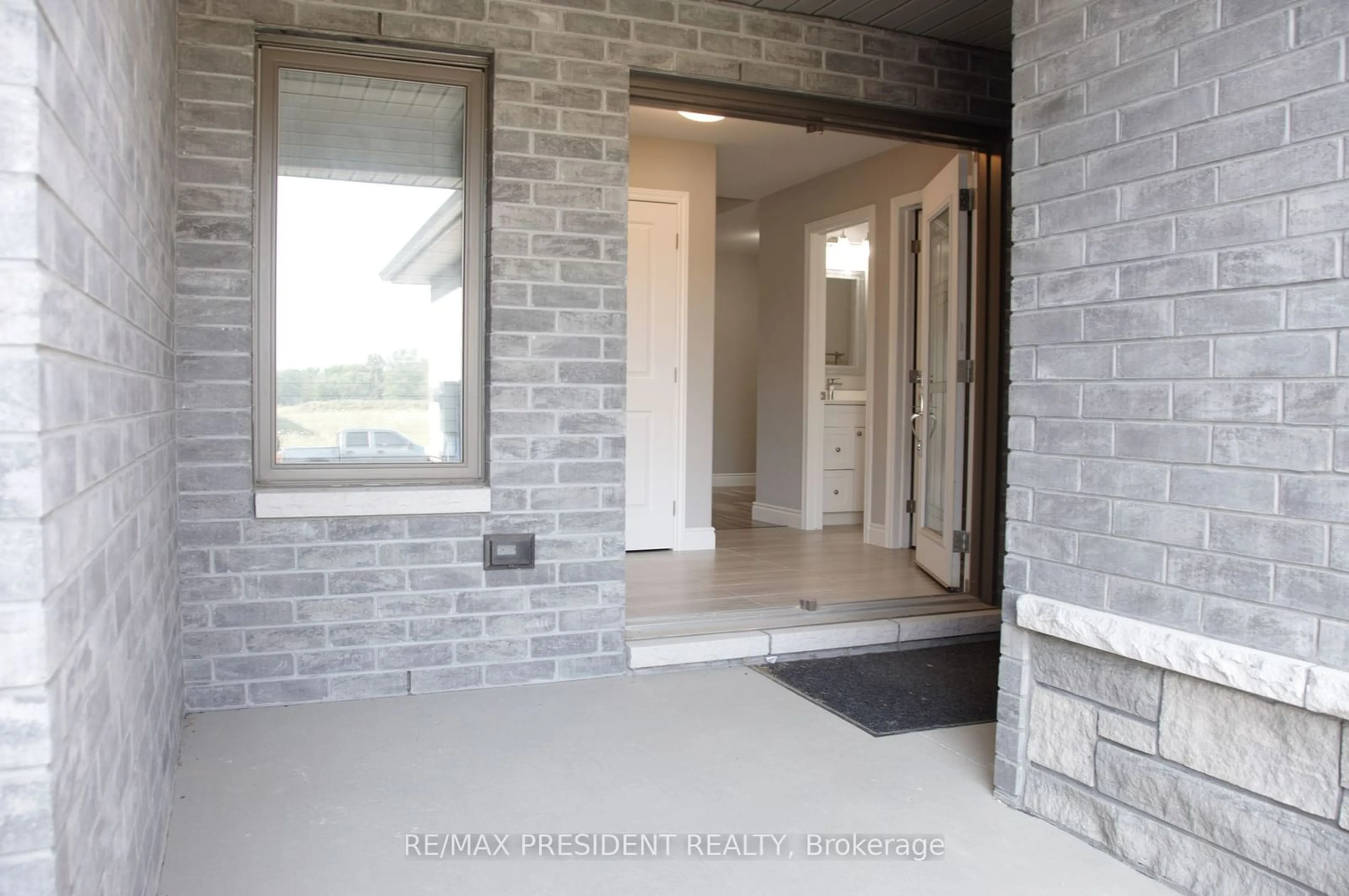 Indoor entryway, cement floor for 3547 Hallee Cres, Windsor Ontario N8W 0B2