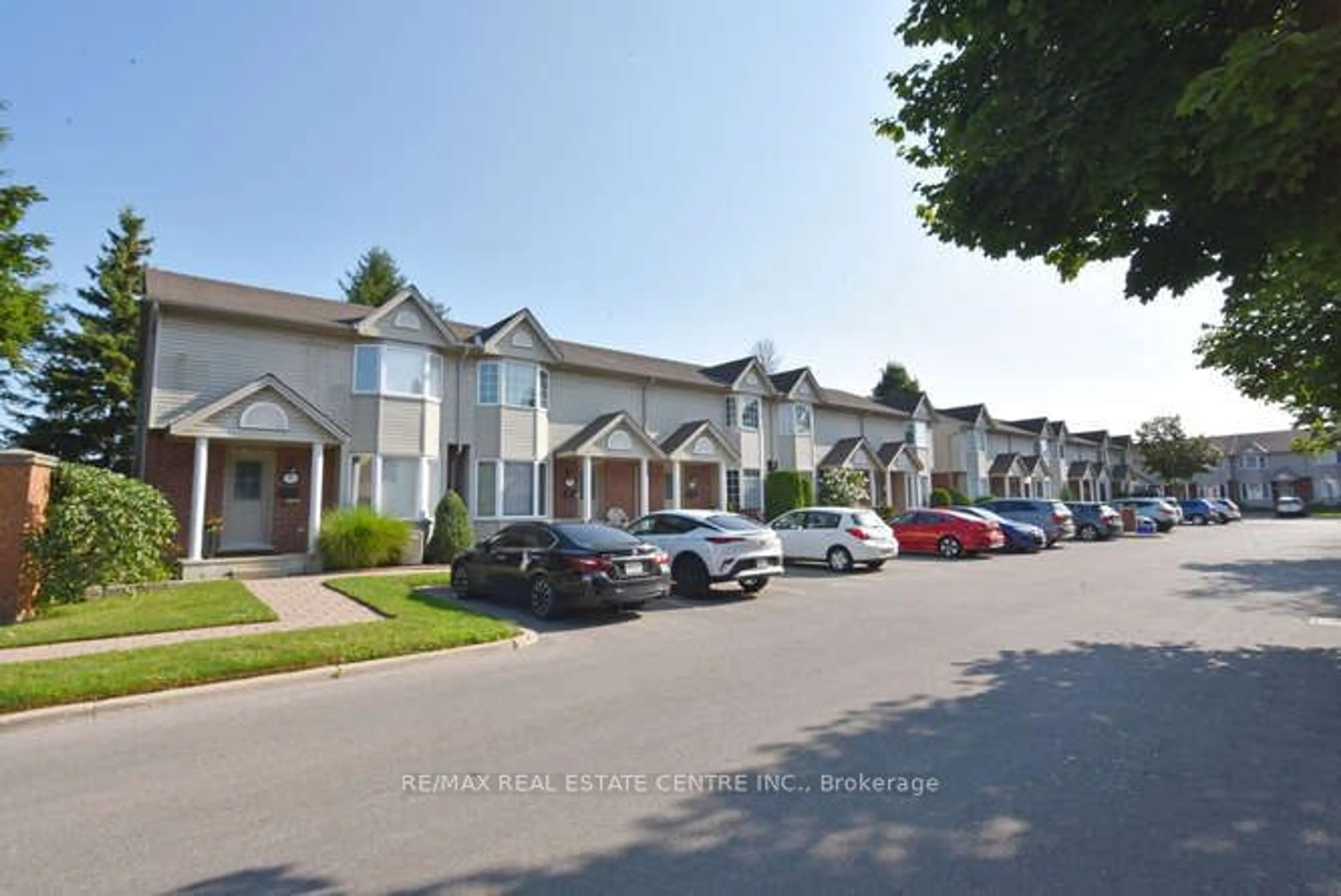 Street view for 20 Kernohan Pkwy #30, London Ontario N6J 4Y3