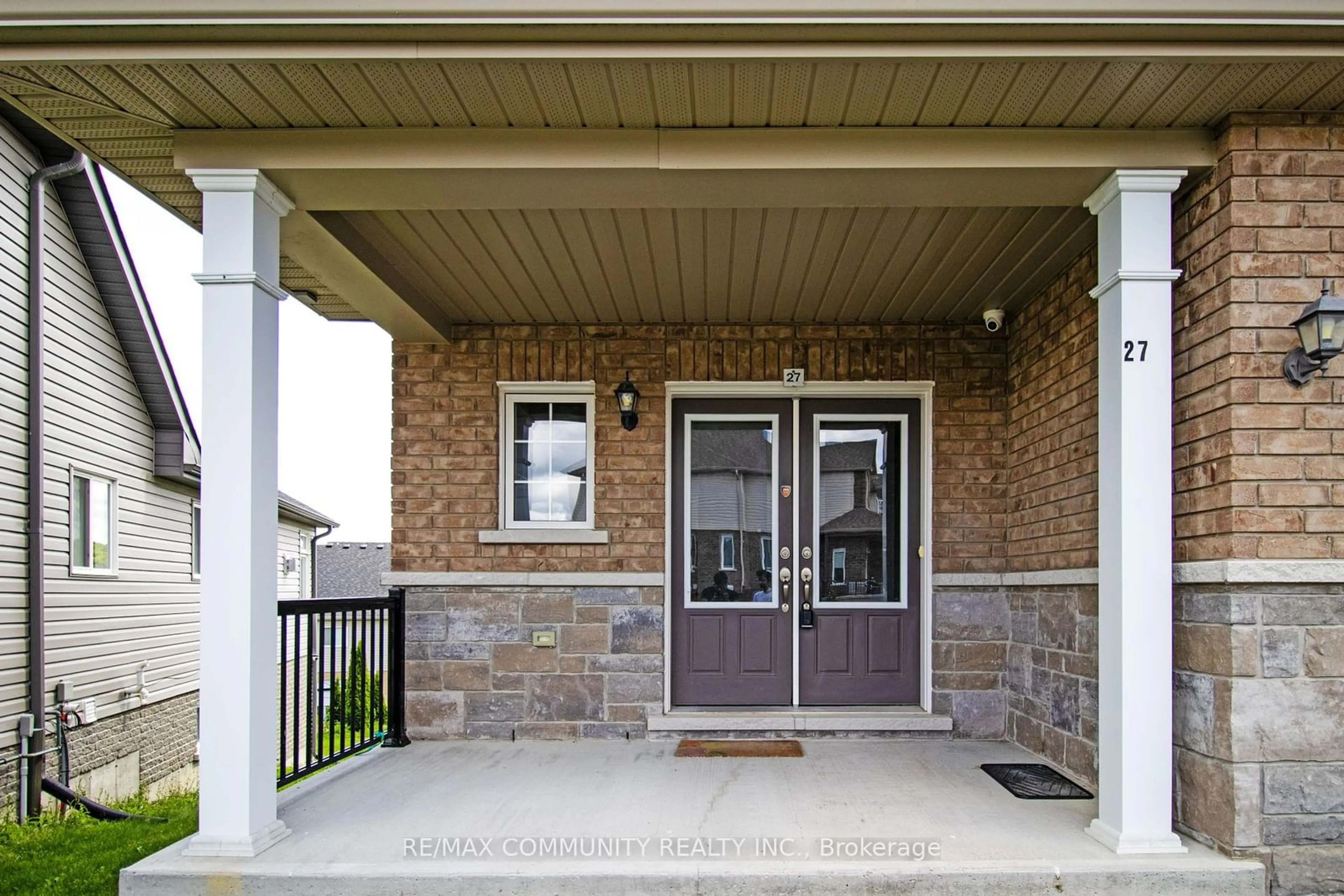 Indoor entryway for 27 Summer Lane, Peterborough Ontario K9L 0G4