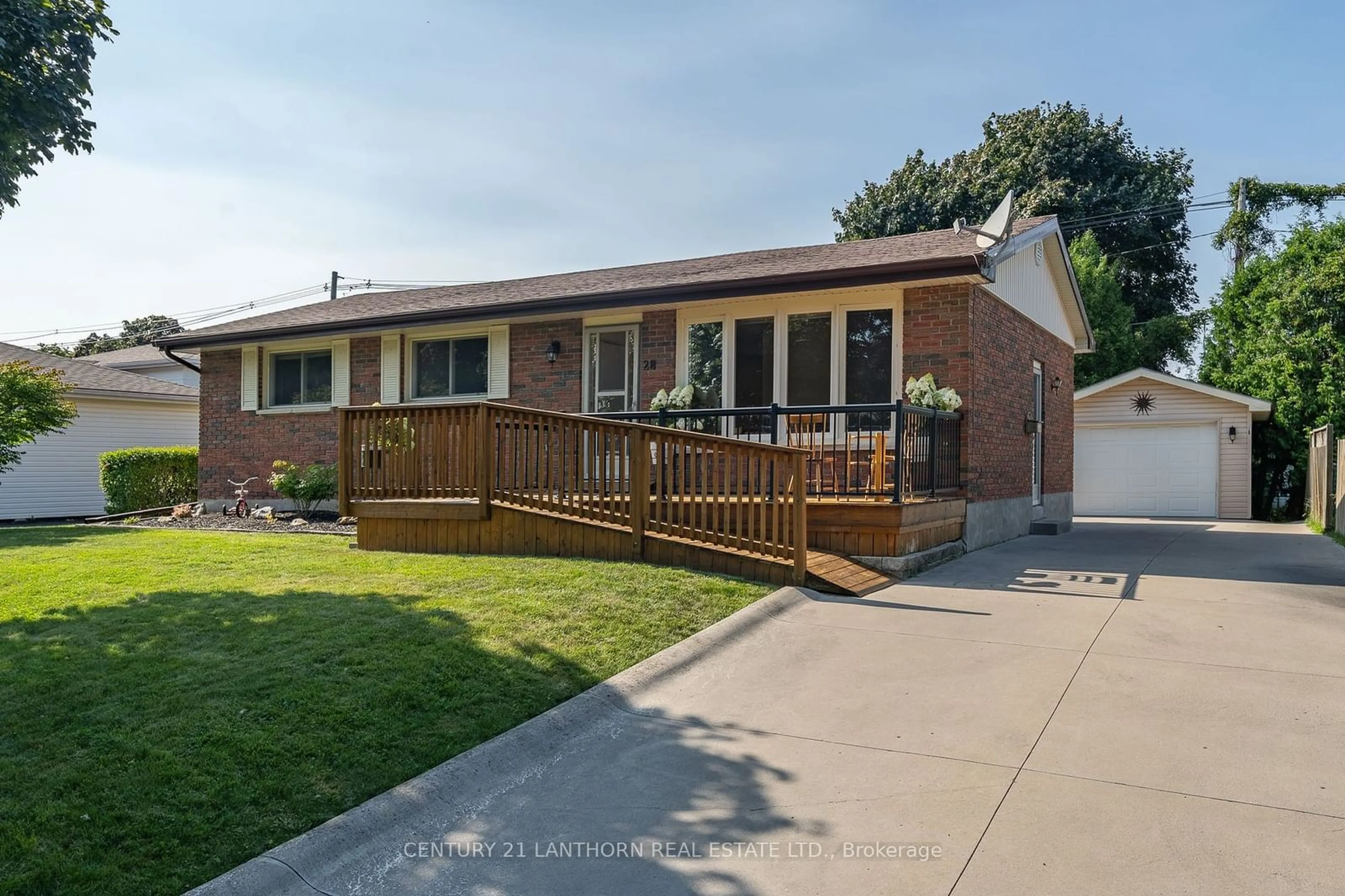 Frontside or backside of a home for 28 Edgeview Dr, Quinte West Ontario K8V 3G4