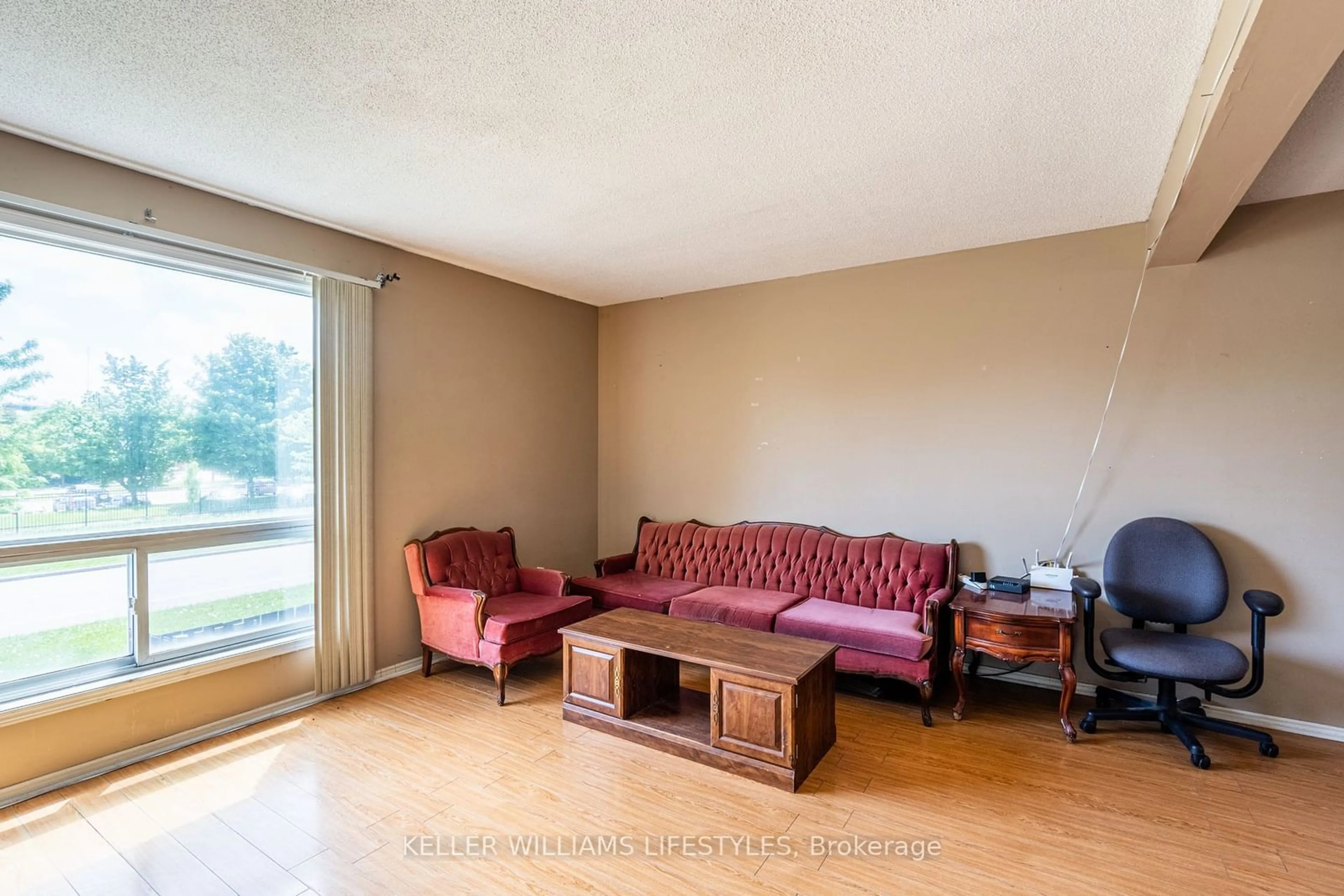 Living room for 190 Fleming Dr #32, London Ontario N5V 5B8