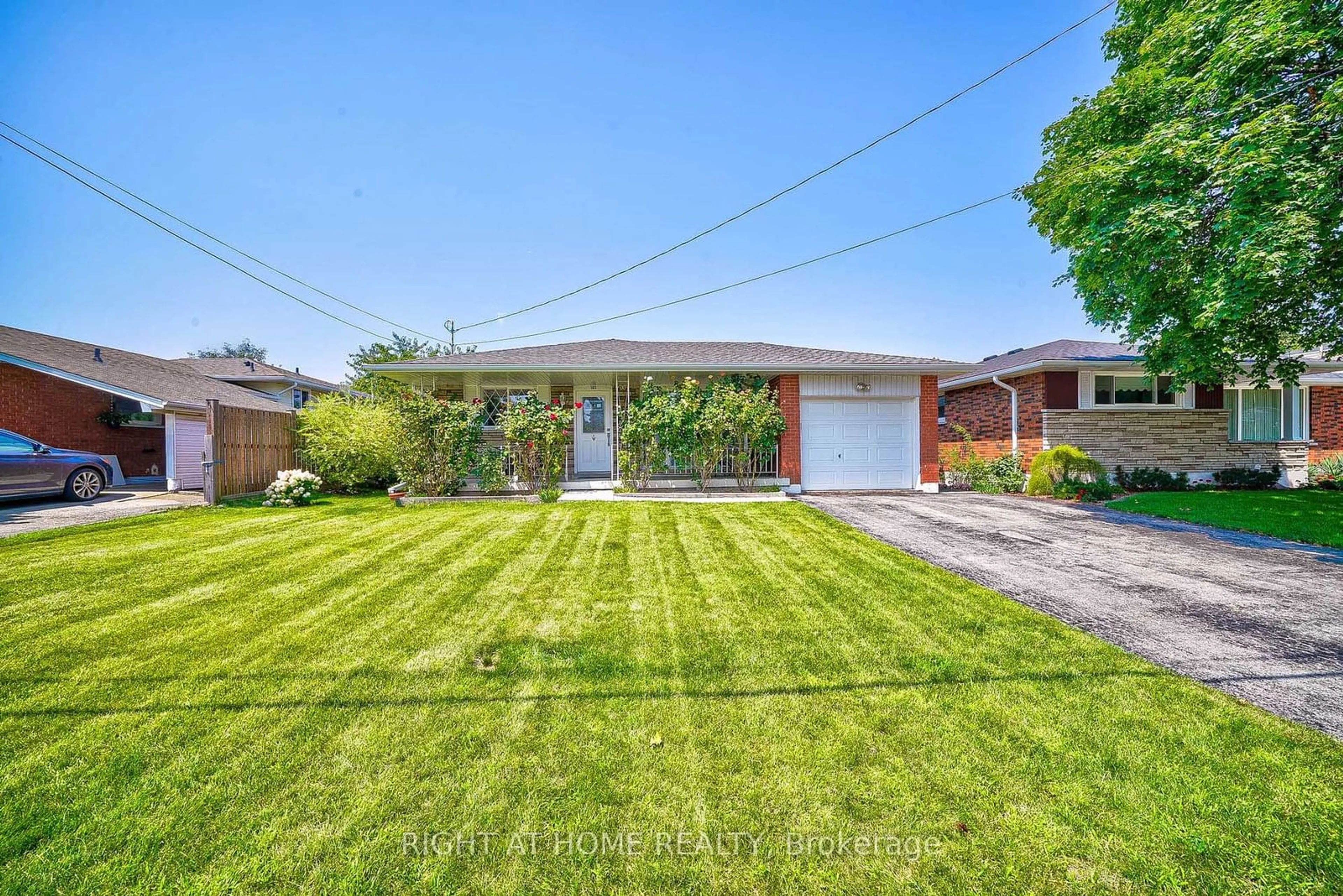 Frontside or backside of a home for 183 Oakland Dr, Hamilton Ontario L8E 1B7