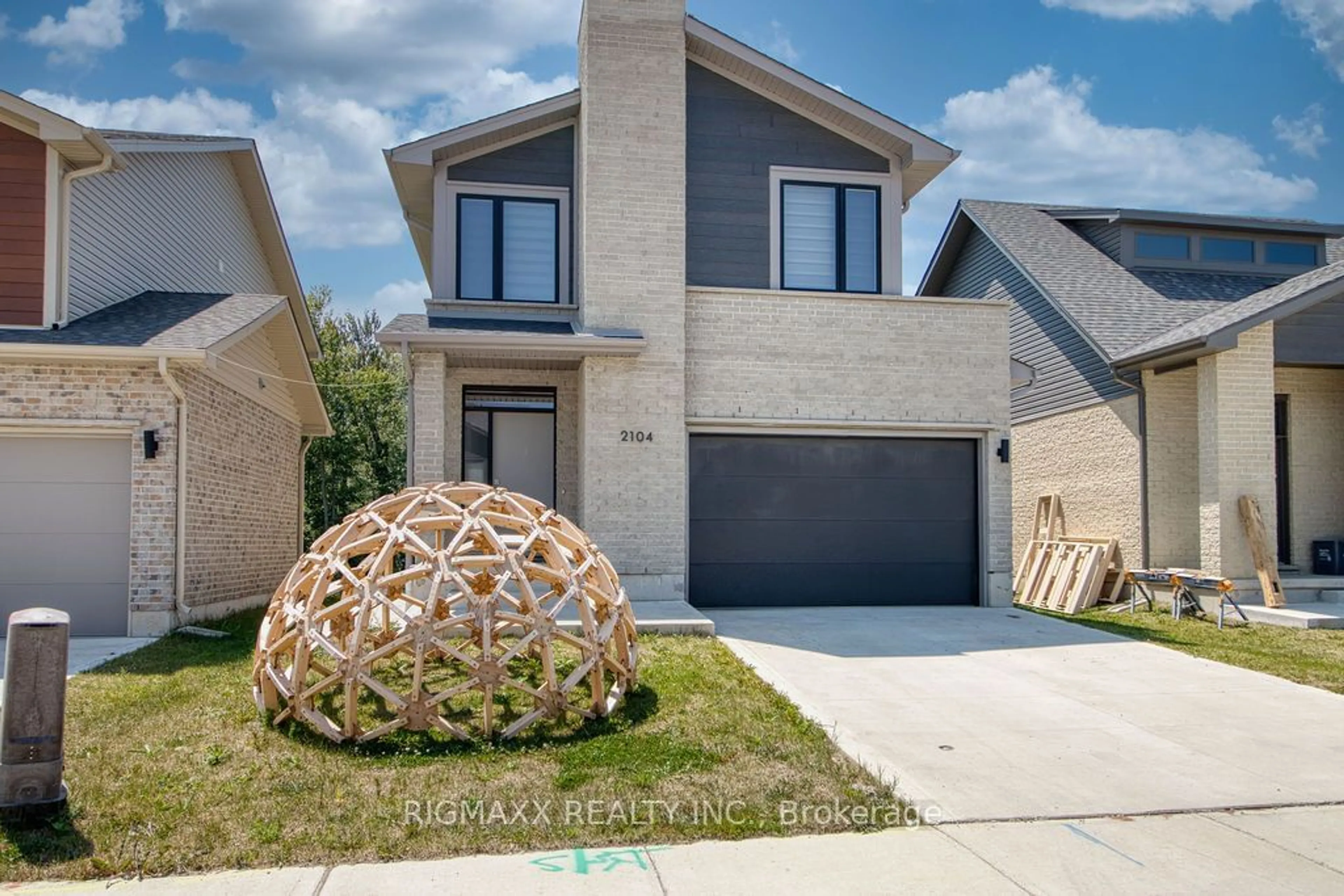 Frontside or backside of a home for 2104 Evans Blvd, London Ontario N6M 0J6