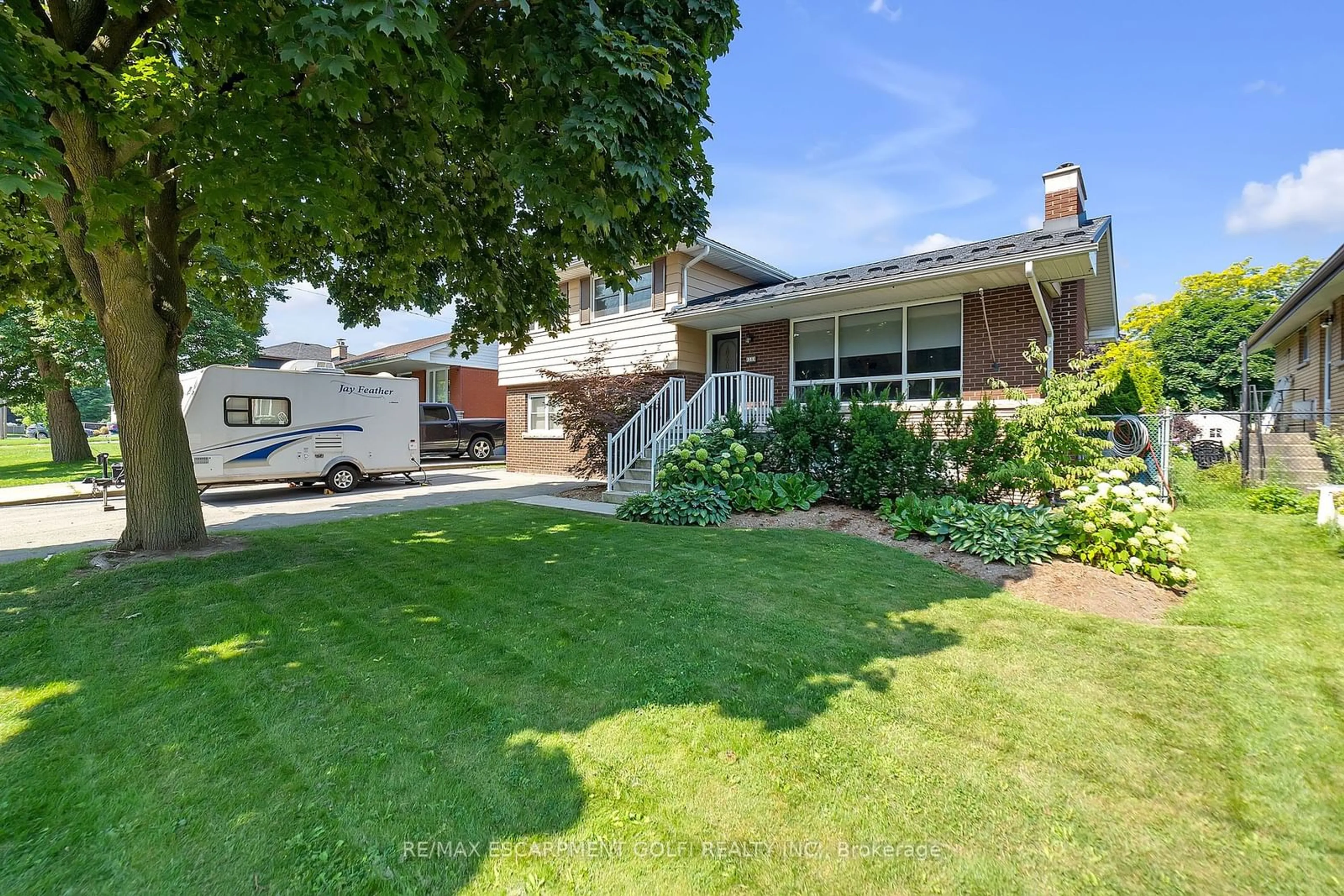 Frontside or backside of a home for 36 Edith Ave, Hamilton Ontario L8T 4H2