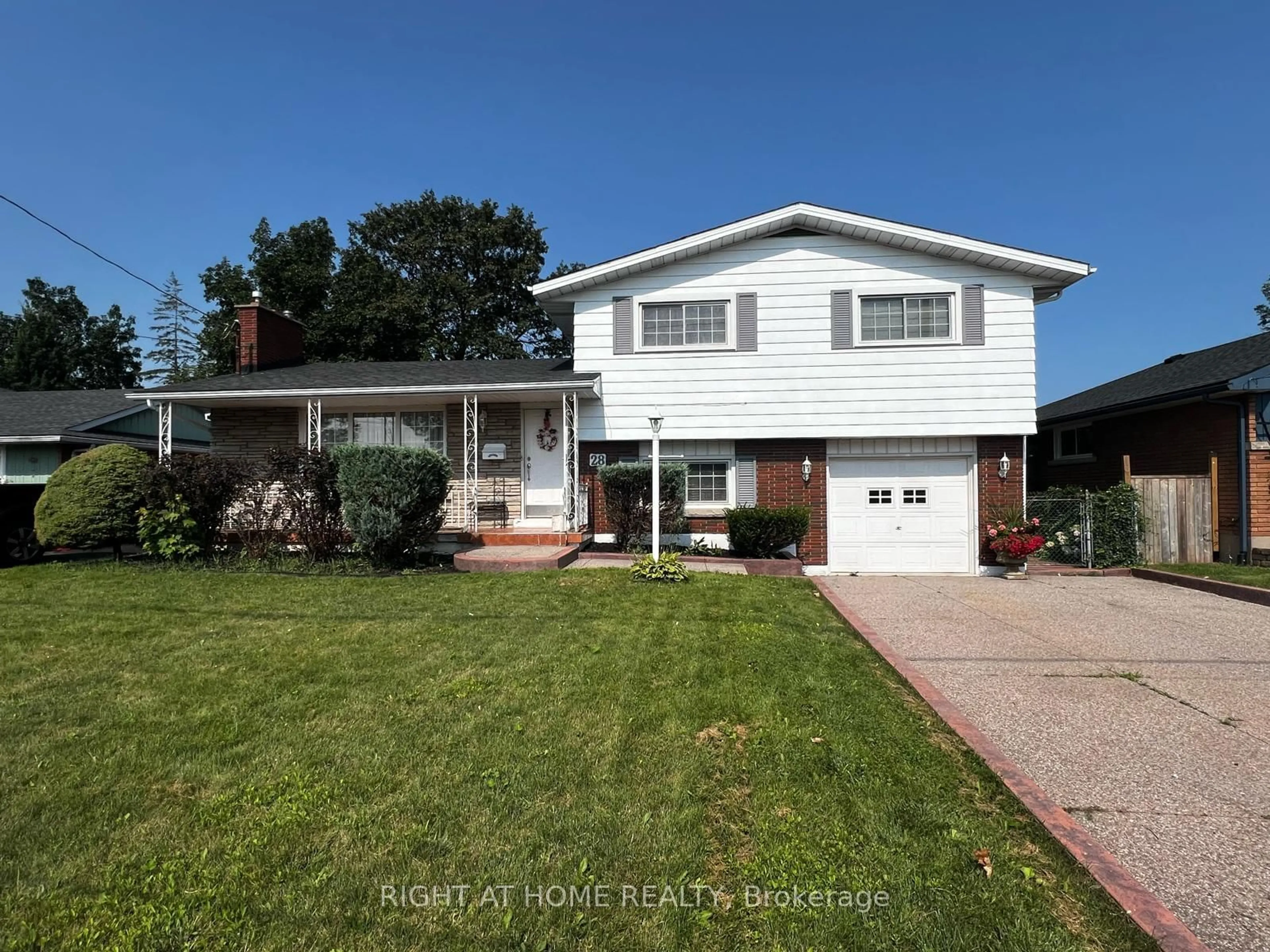 Frontside or backside of a home for 28 Lorne Ave, Grimsby Ontario L3M 2H7