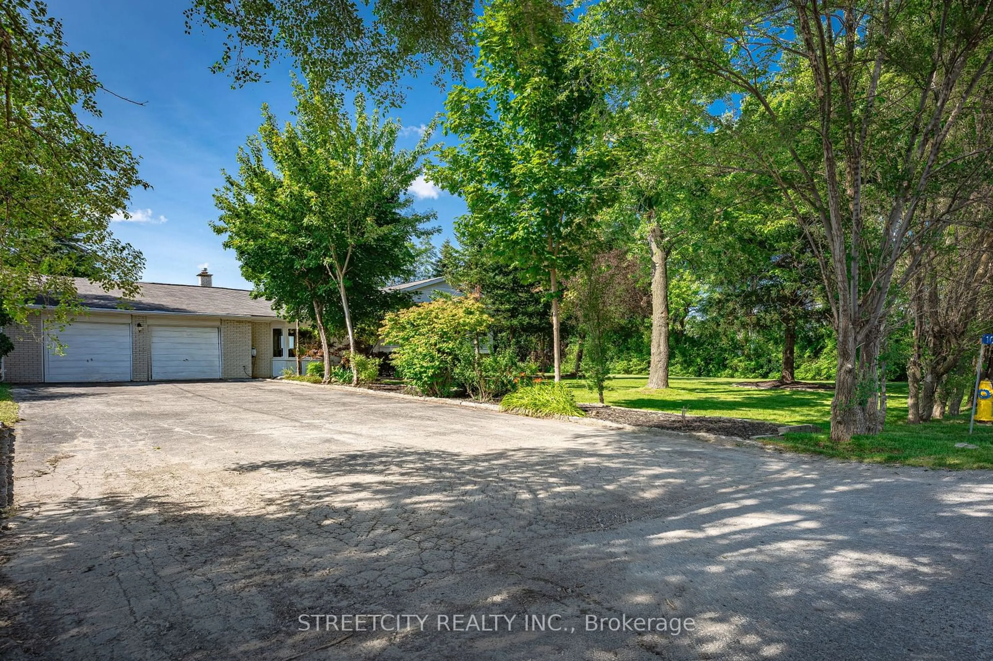 Street view for 1007 Sunningdale Rd, London Ontario N6G 5B7