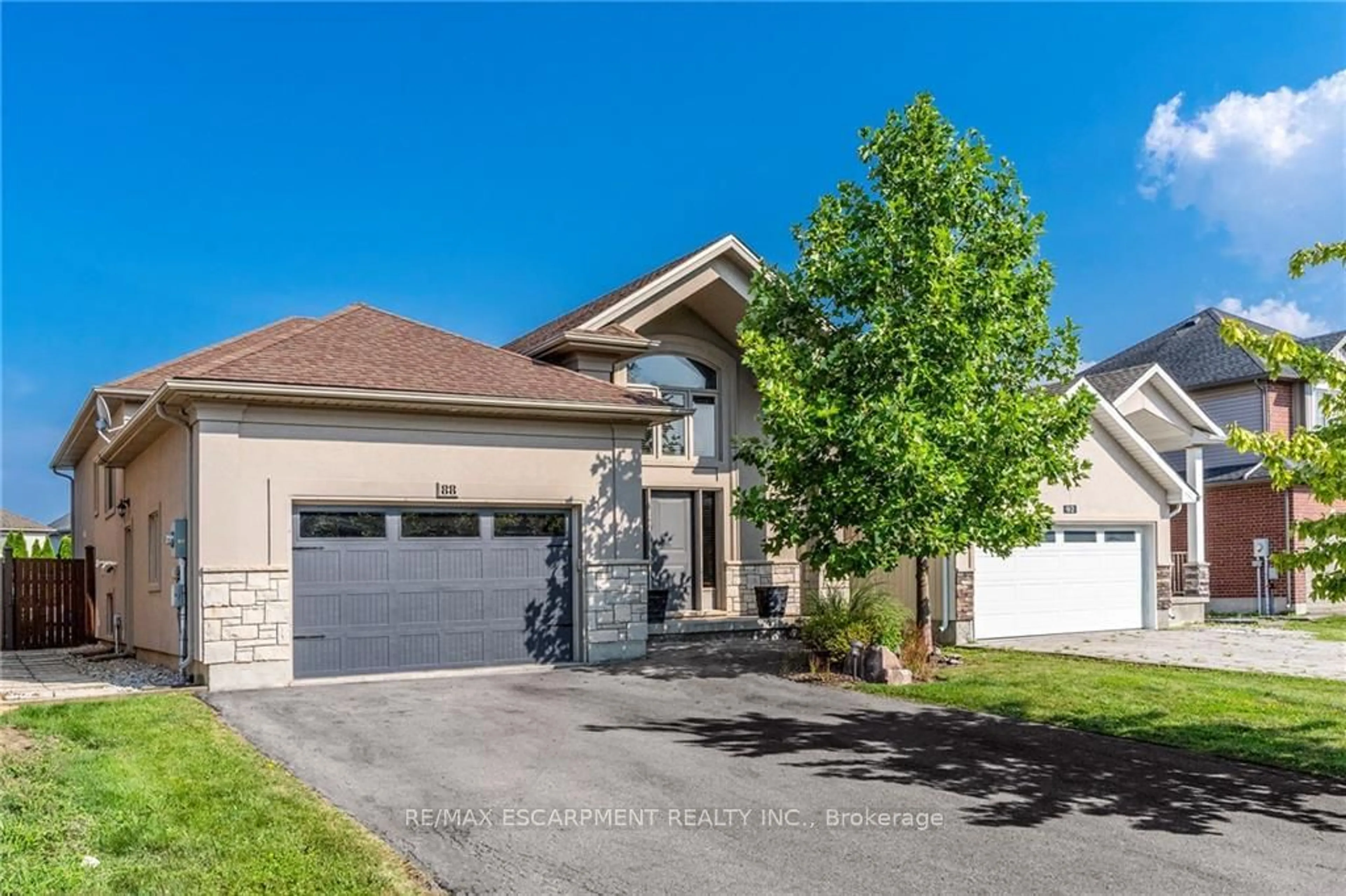 Frontside or backside of a home for 88 Tuliptree Rd, Thorold Ontario L2V 0A5